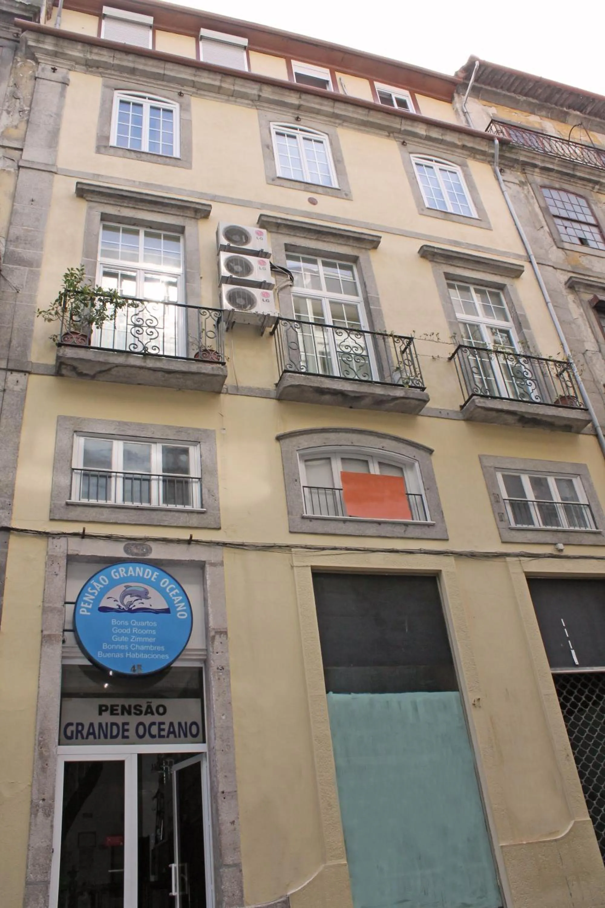 Facade/entrance in Grande Oceano Guest House