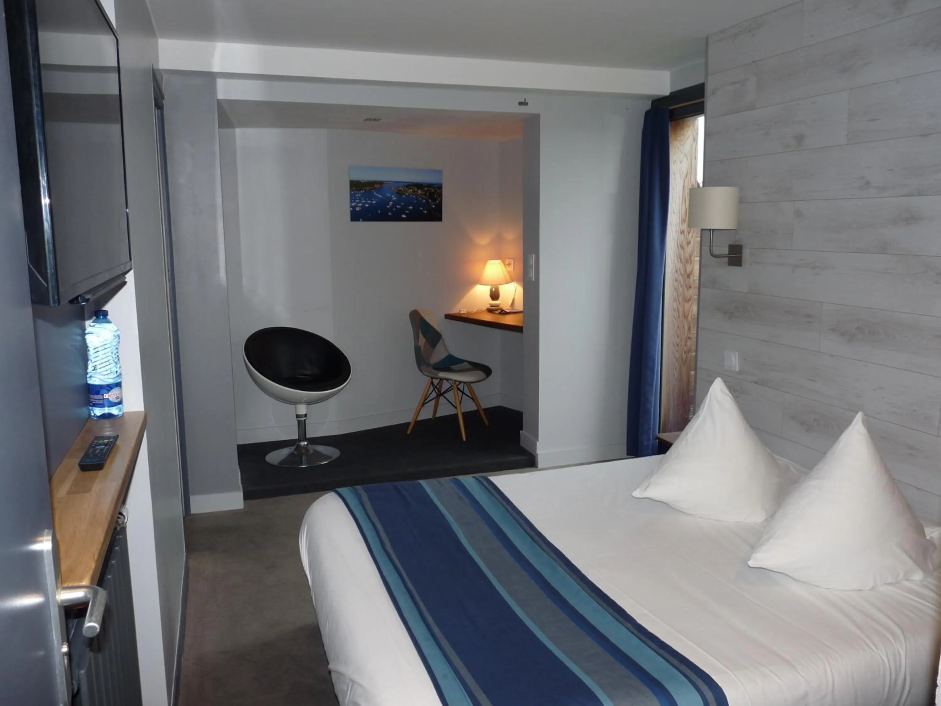 Bedroom, Bed in Hôtel des Rochers