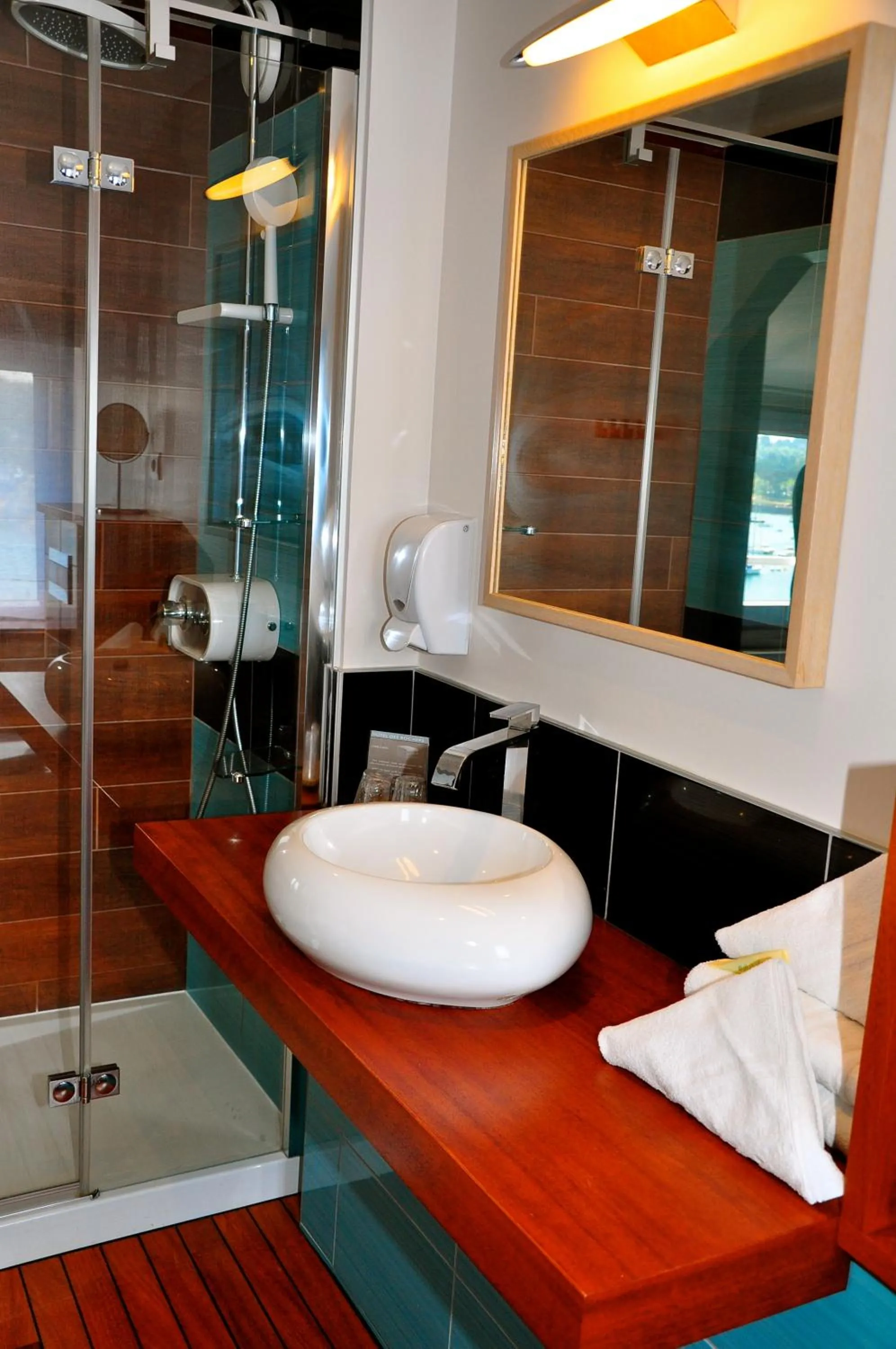 Bathroom in Hôtel des Rochers