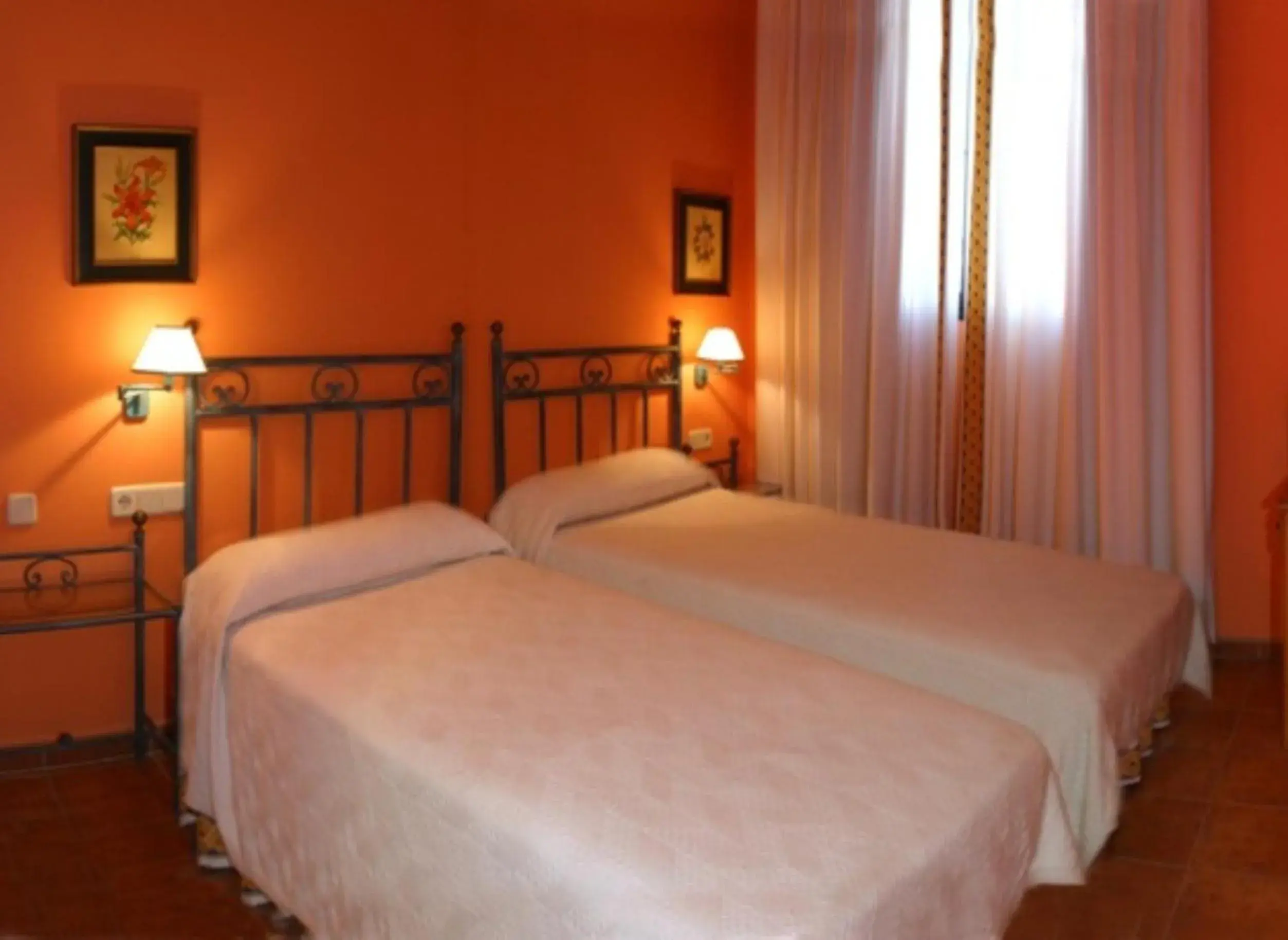 Twin Room in Hotel y apartamentos La Casa Rural Twin Room in Hotel y apartamentos La Casa Rural
