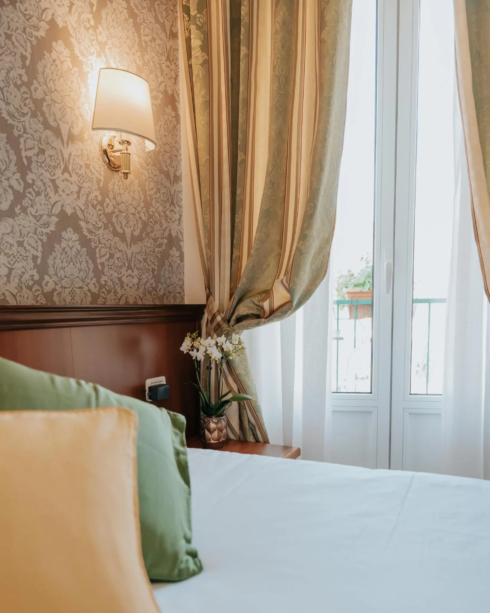 Bedroom, Bed in Hotel Flora