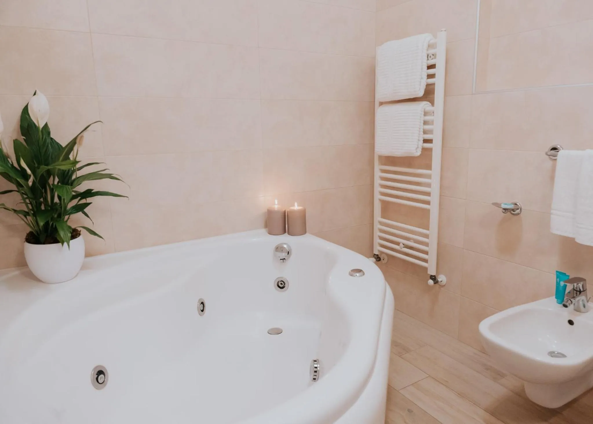 Bathroom in Hotel Flora