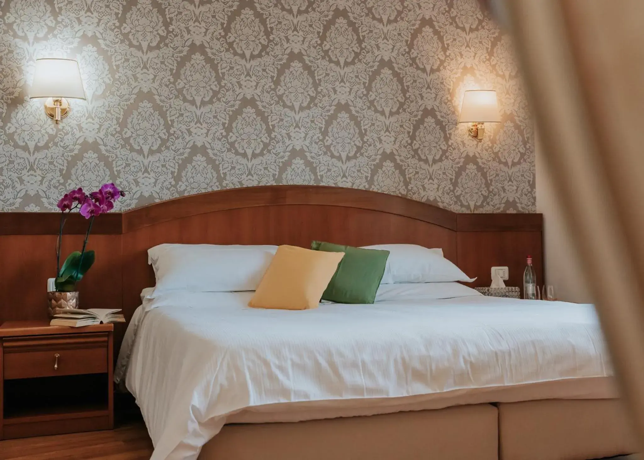 Superior Deluxe Double or Twin Room in Hotel Flora Superior Deluxe Double or Twin Room in Hotel Flora