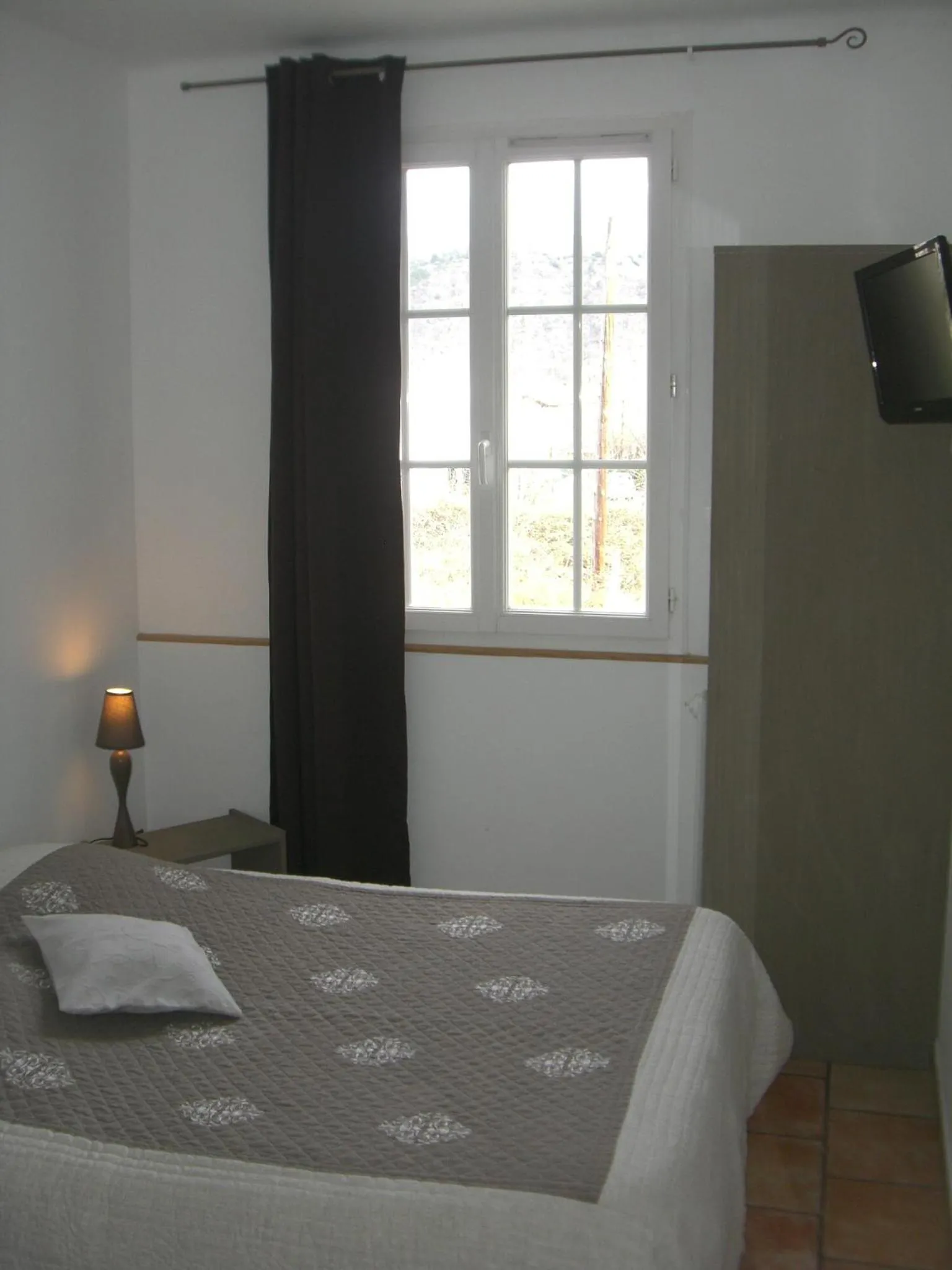 Day, Bed in Hotel Du Lac