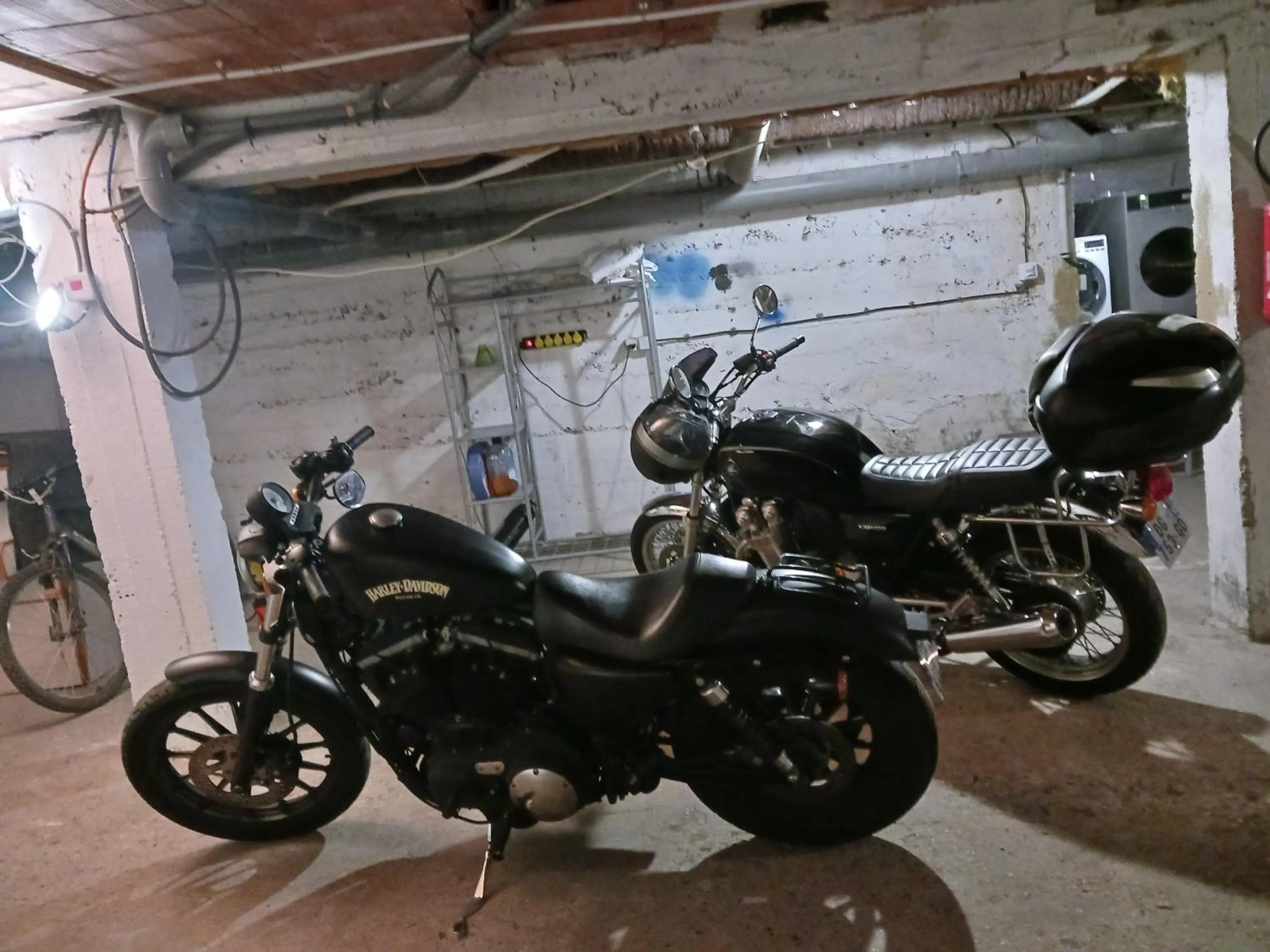 Parking in Hotel Du Lac