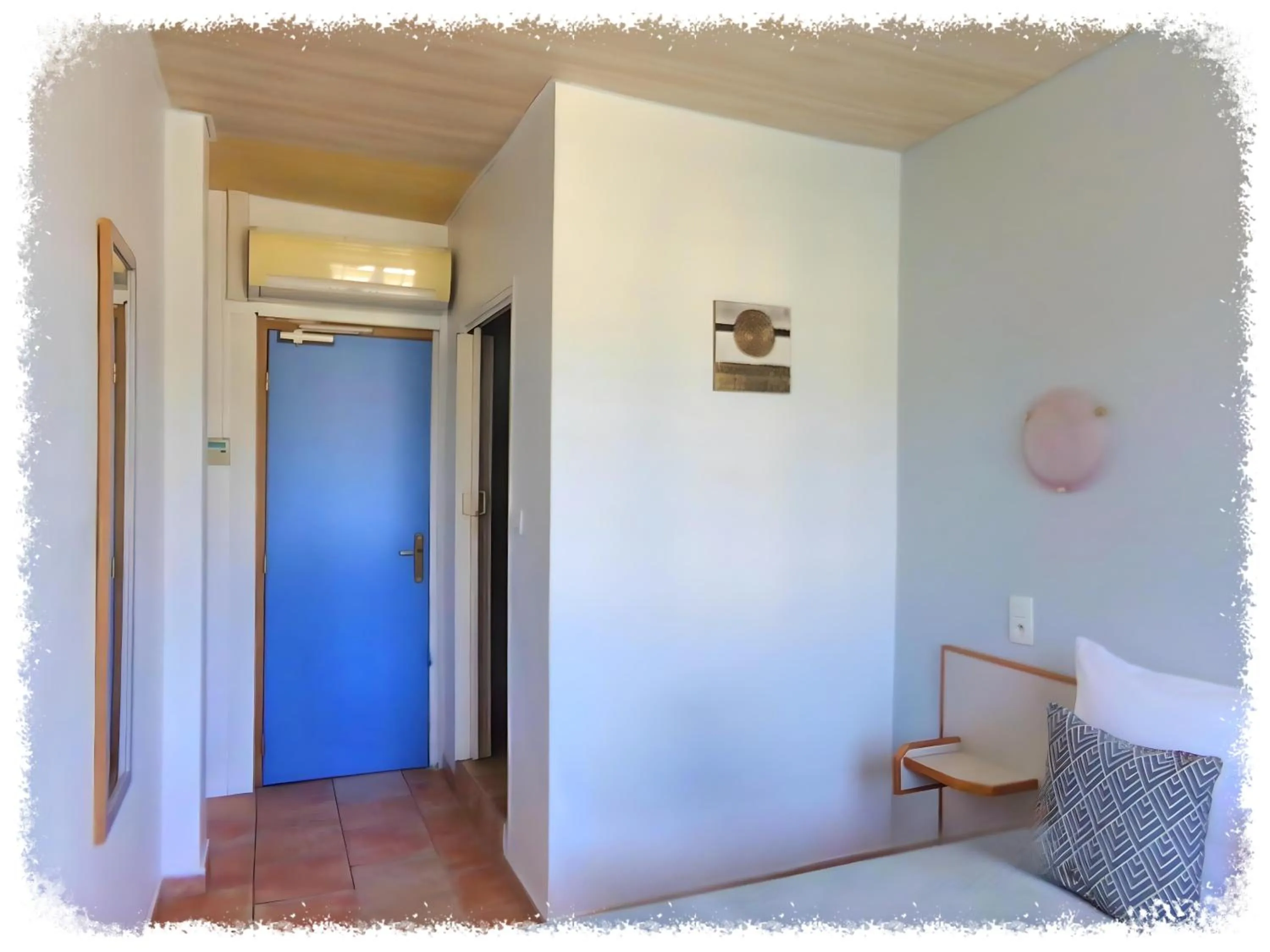 Bedroom in Hotel Du Lac