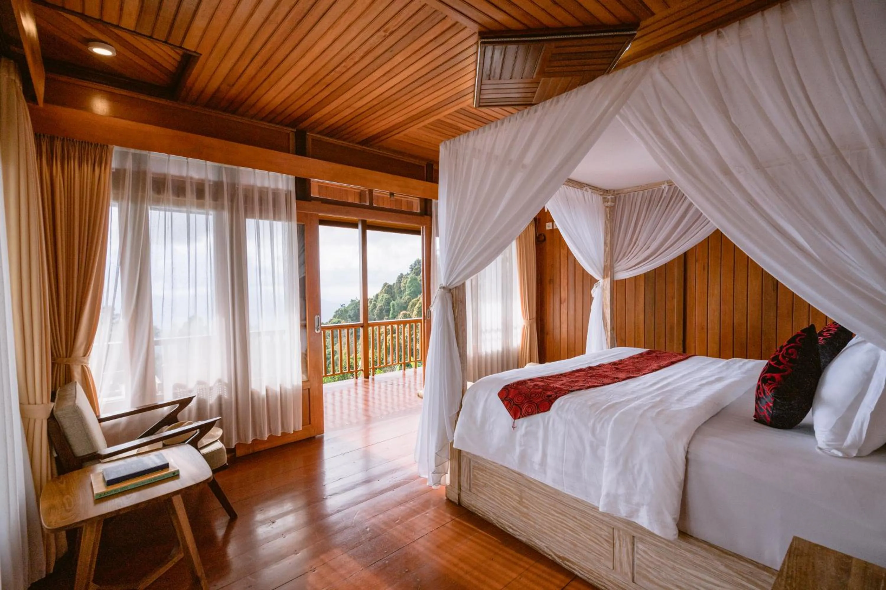Bed in Munduk Menir Villas