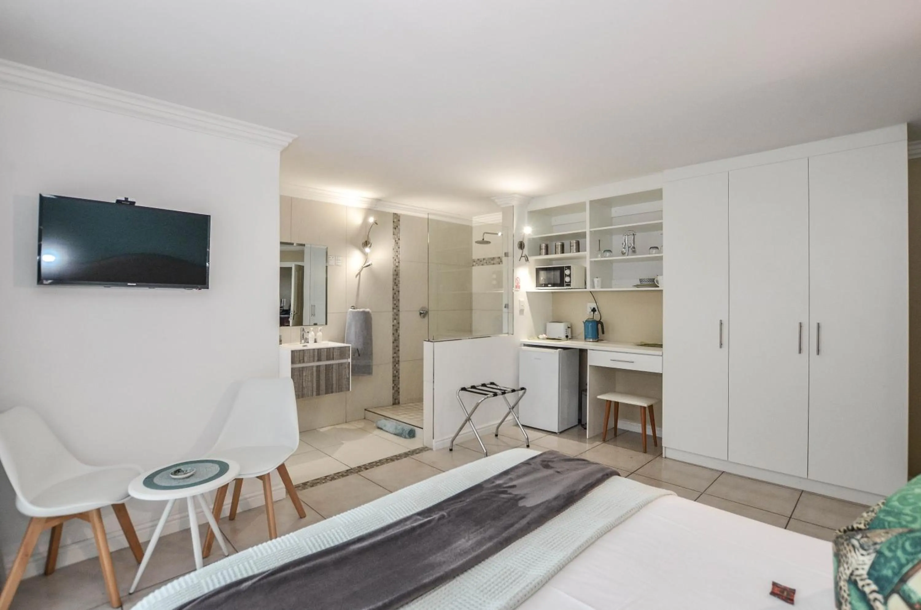 Photo of the whole room, Bed in Atlantic Breeze