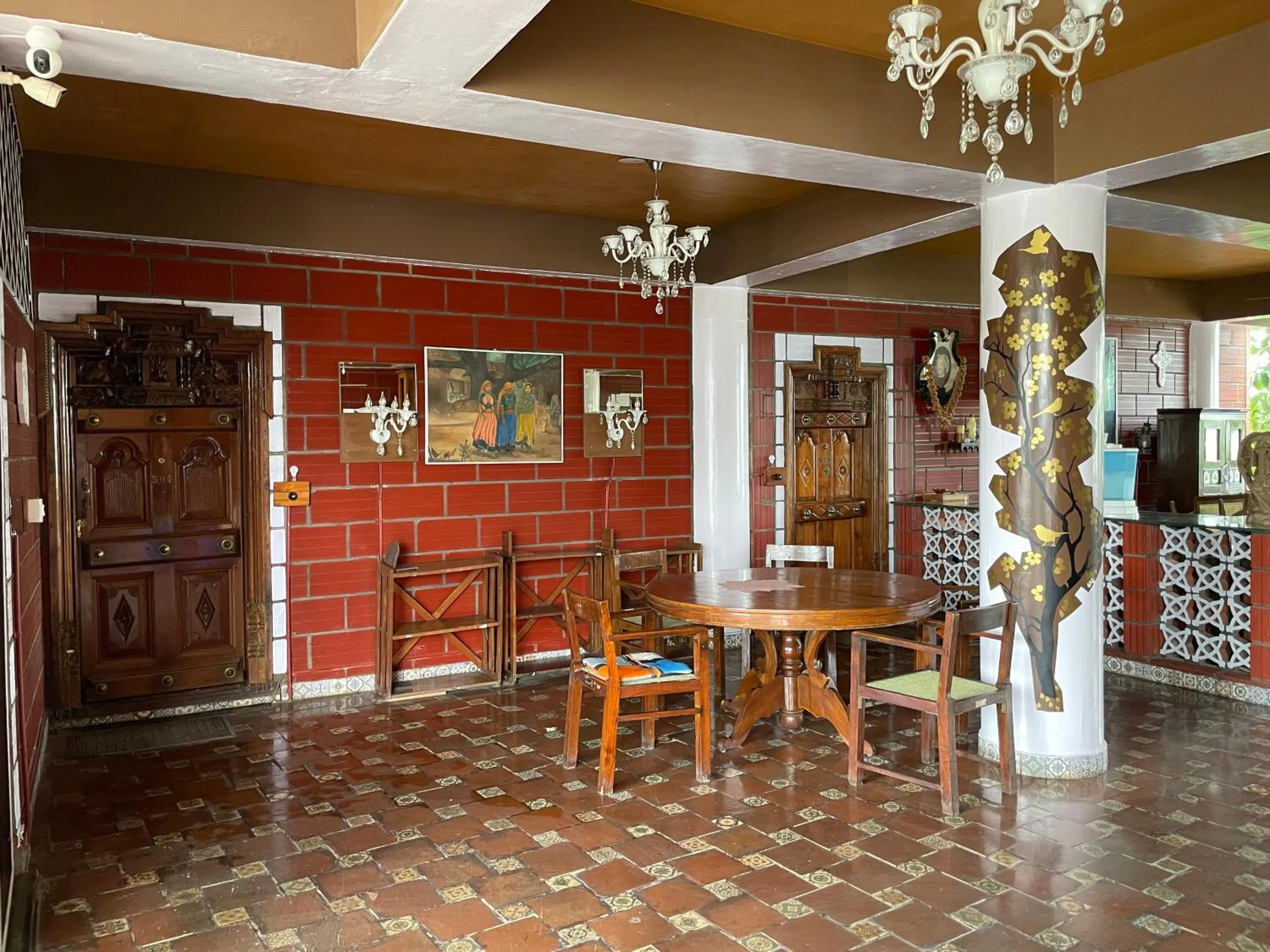 Communal lounge/ TV room in Golden Lotus Bangalore Boutique Suites