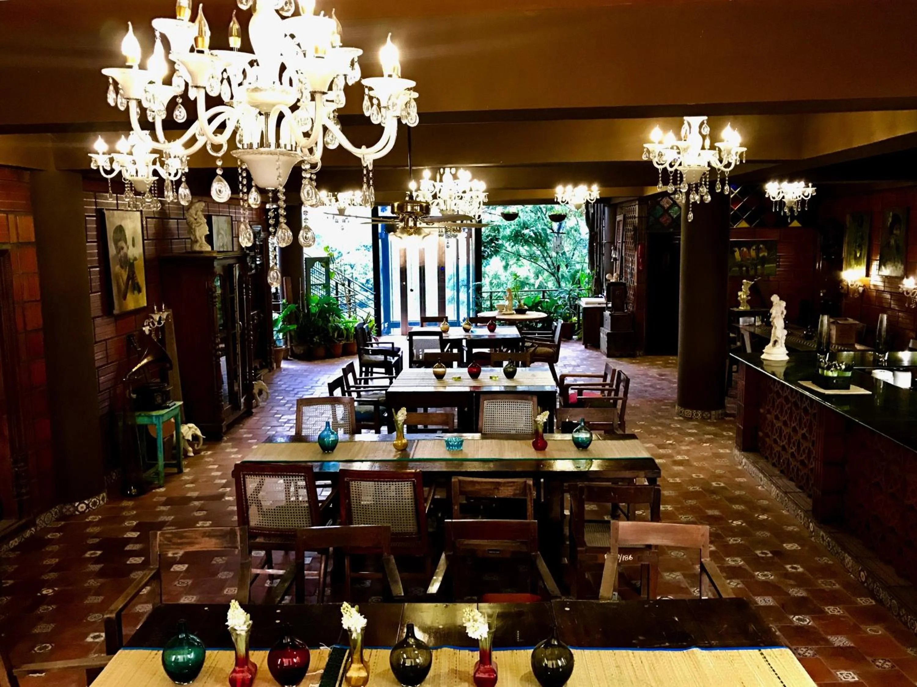 Restaurant/places to eat in Golden Lotus Bangalore Boutique Suites