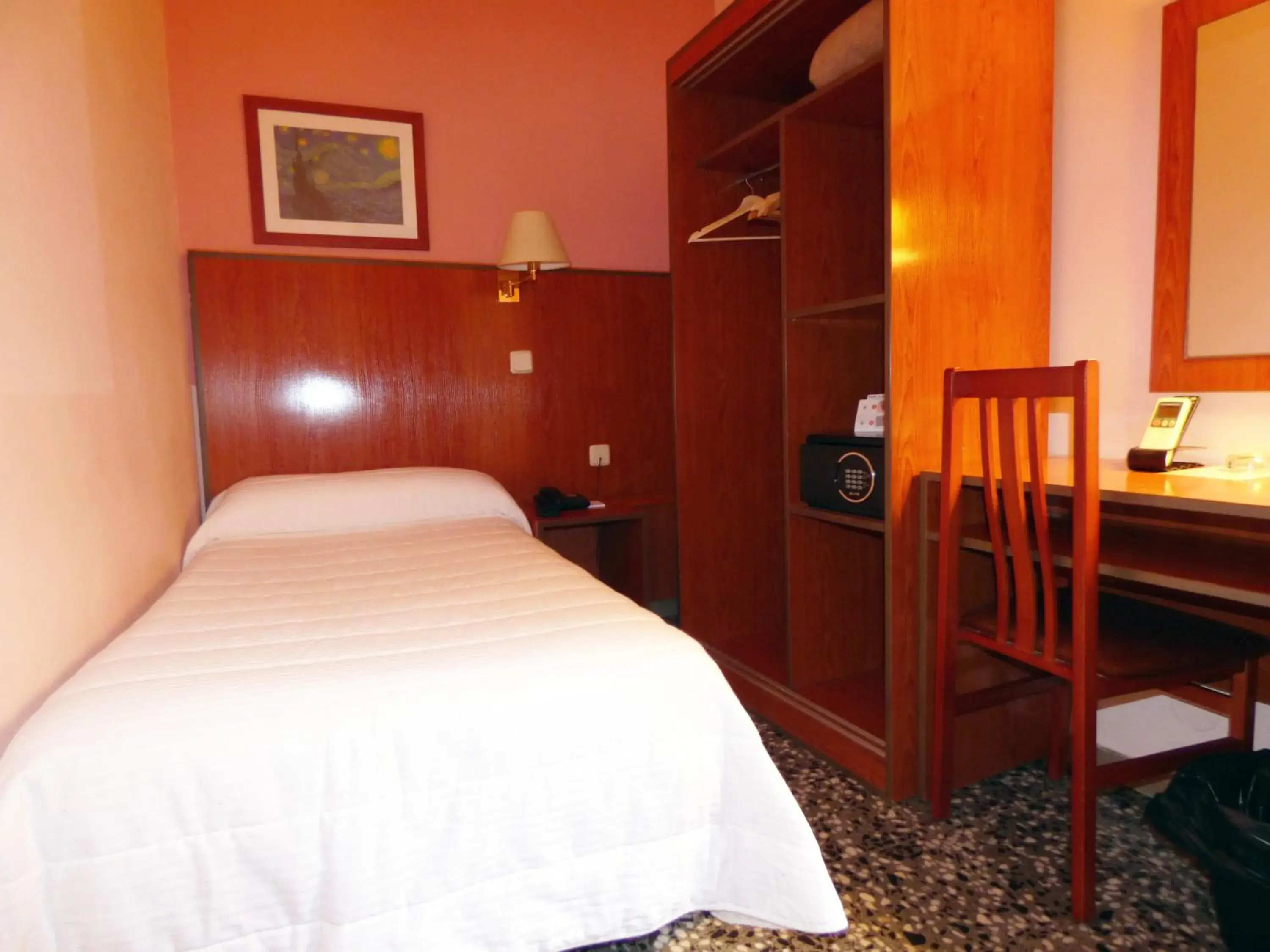 Photo of the whole room, Bed in Cuatro Naciones Photo of the whole room, Bed in Cuatro Naciones