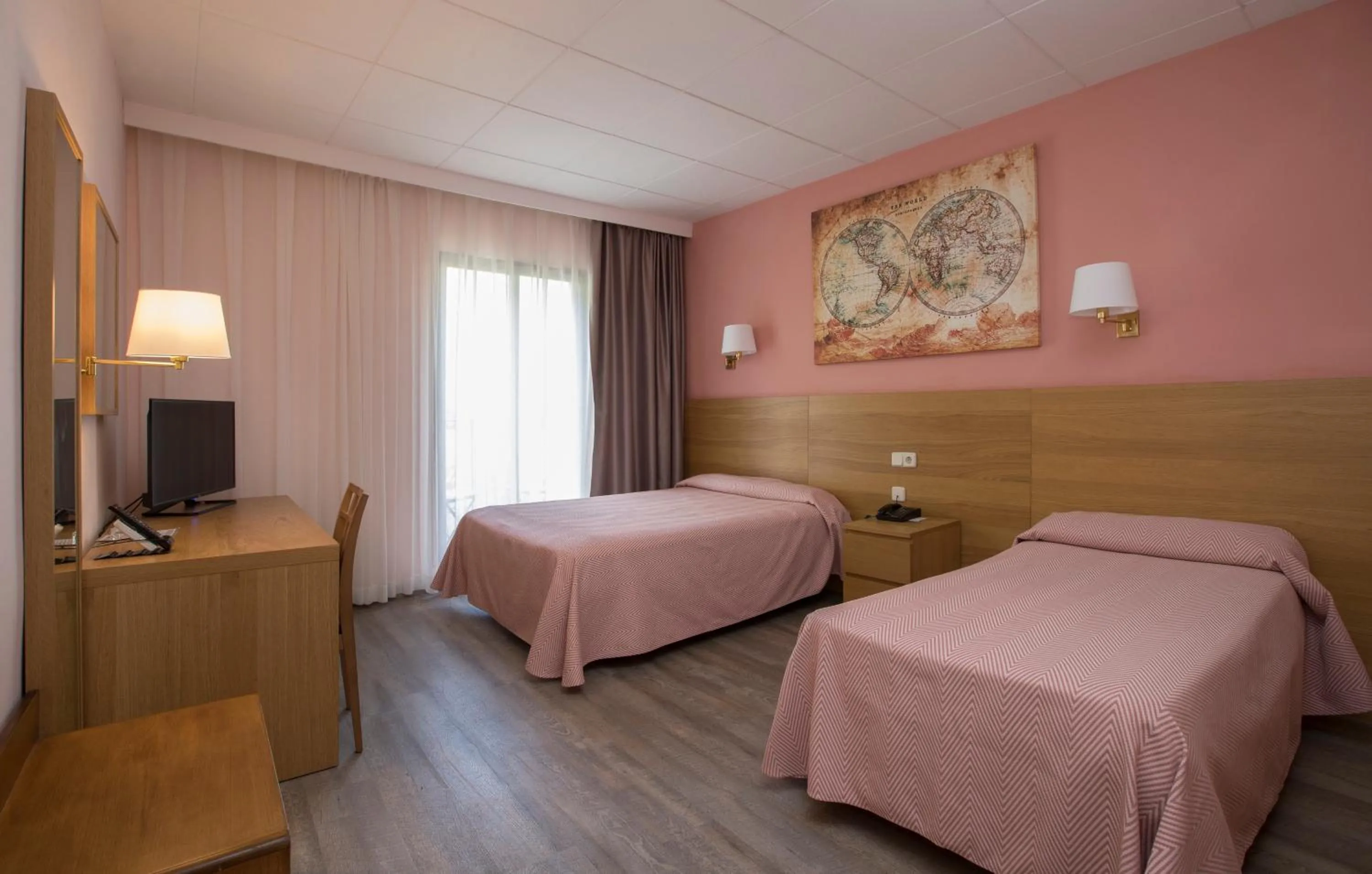 Photo of the whole room, Bed in Cuatro Naciones