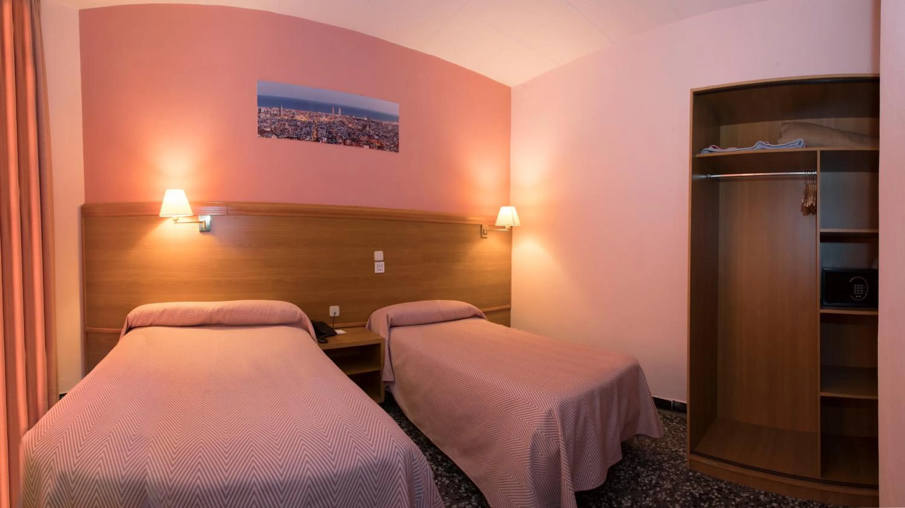 Photo of the whole room, Bed in Cuatro Naciones