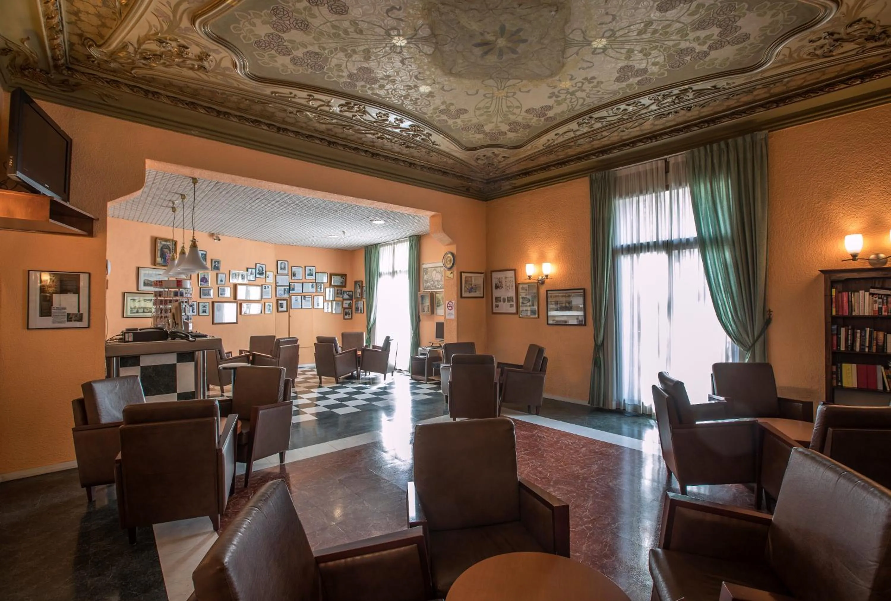 Communal lounge/ TV room in Cuatro Naciones