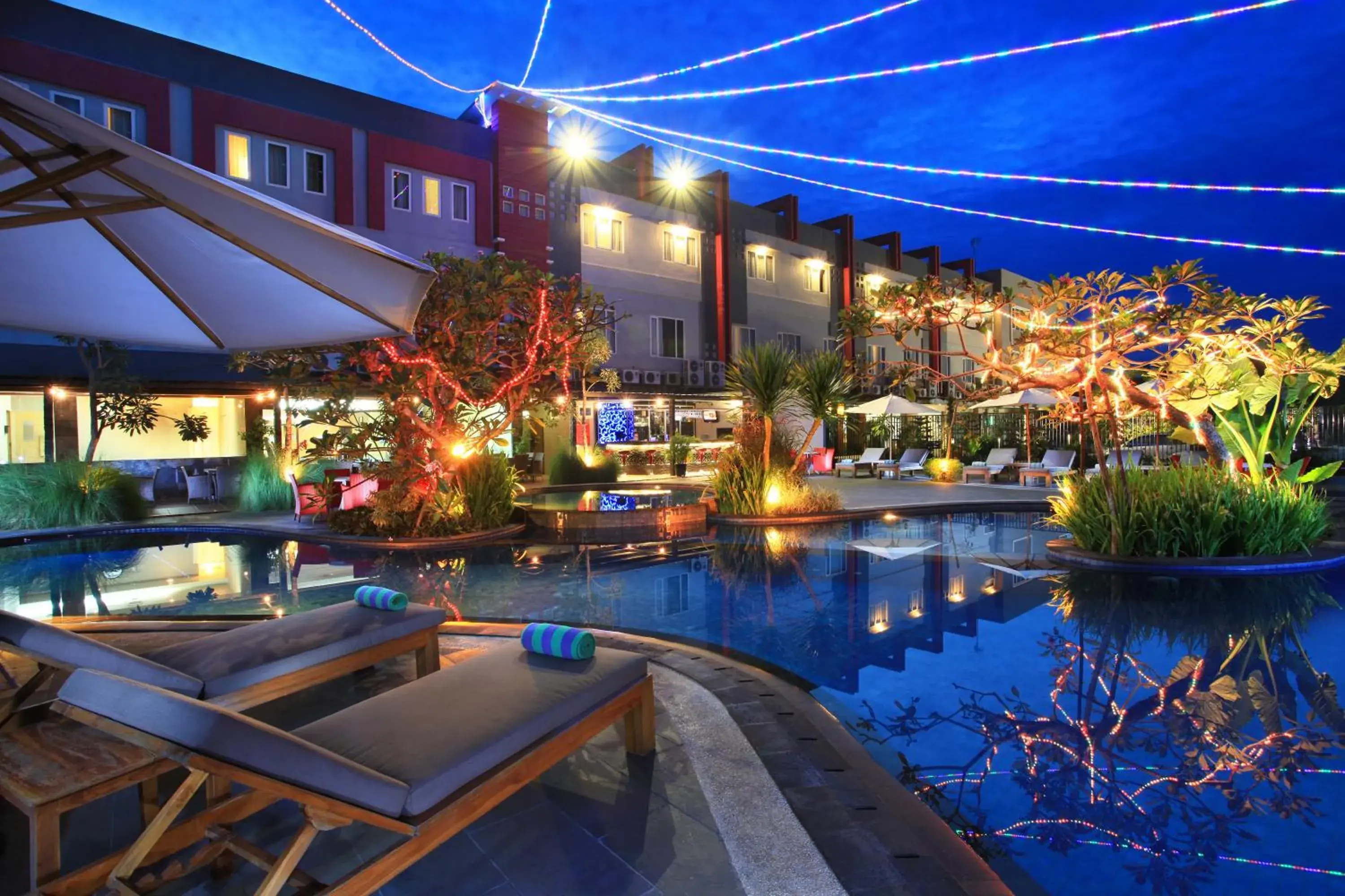 Swimming pool in Swiss-Belhotel Kendari Swimming pool in Swiss-Belhotel Kendari