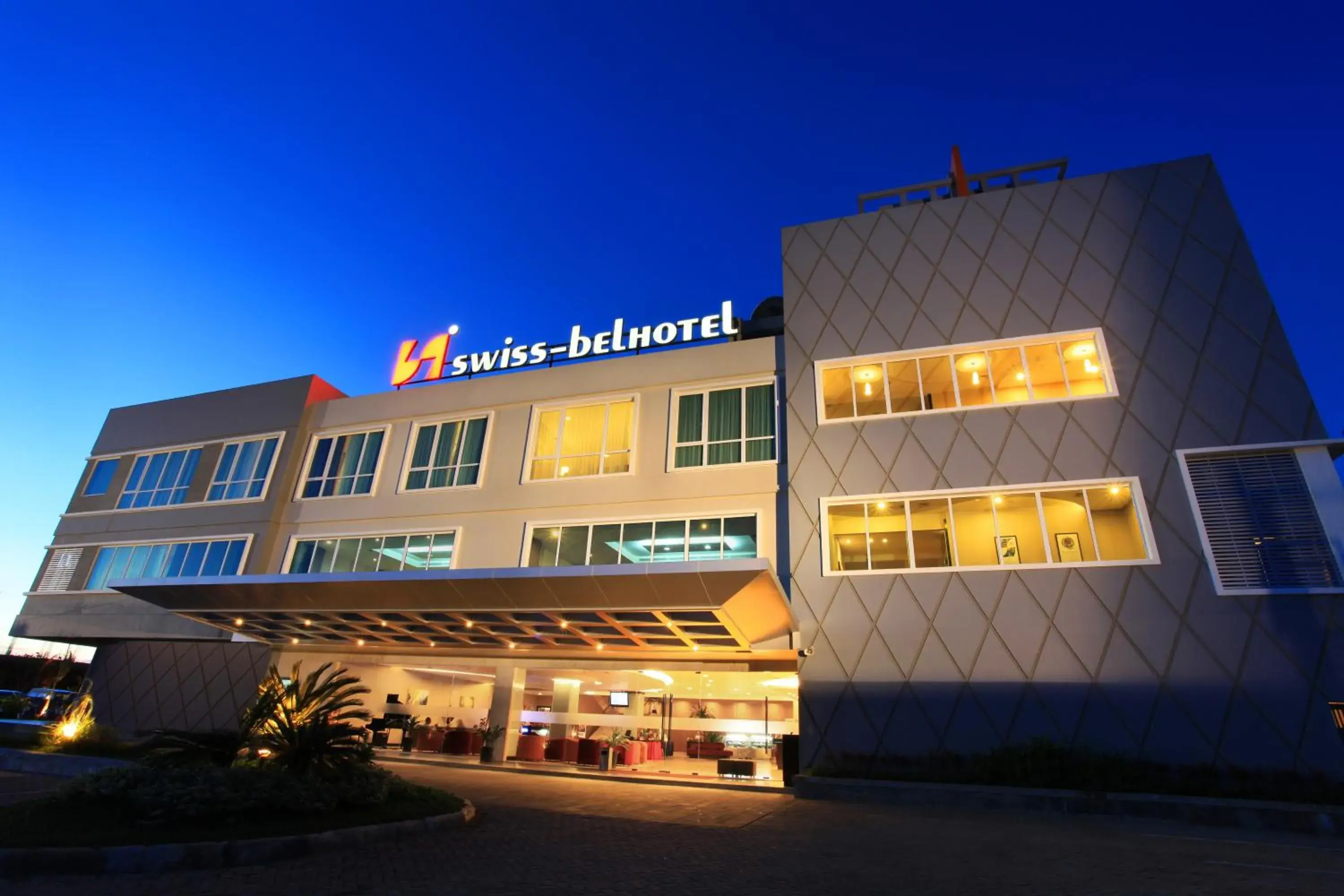 Facade/entrance in Swiss-Belhotel Kendari Facade/entrance in Swiss-Belhotel Kendari