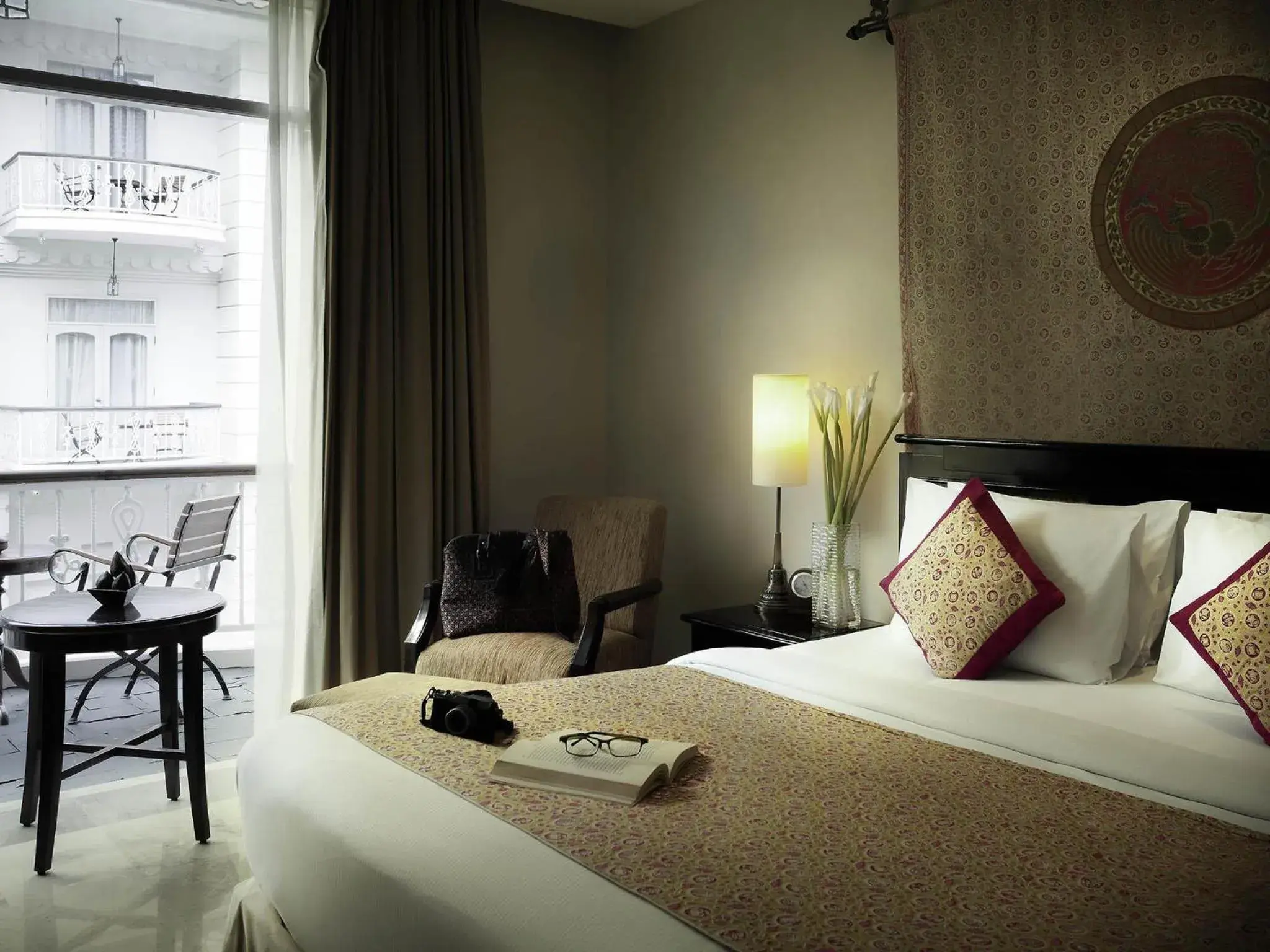 Bedroom, Bed in The Phoenix Hotel Yogyakarta - Handwritten Collection Bedroom, Bed in The Phoenix Hotel Yogyakarta - Handwritten Collection