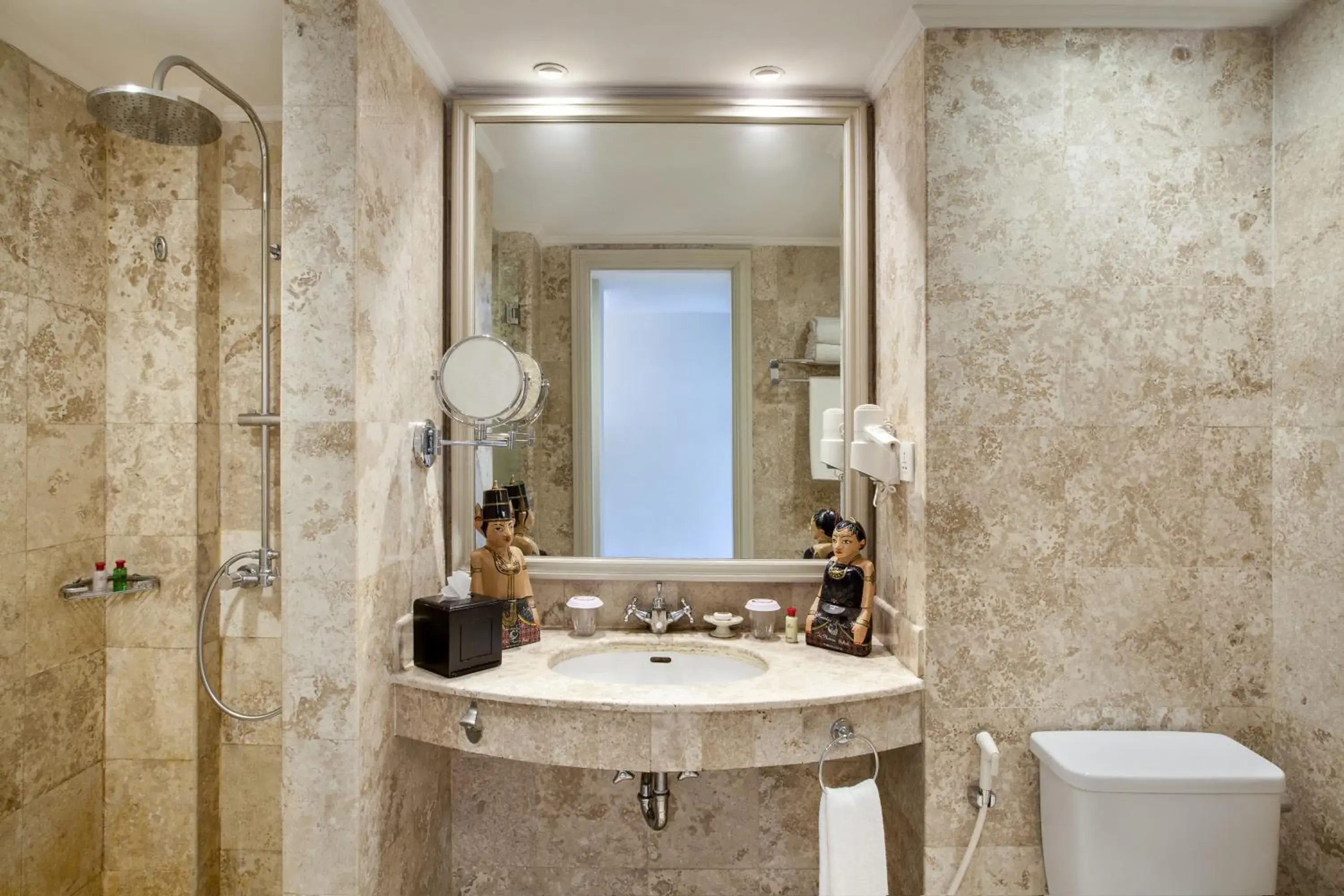 Superior Heritage Queen or Twin Room in The Phoenix Hotel Yogyakarta - Handwritten Collection Superior Heritage Queen or Twin Room in The Phoenix Hotel Yogyakarta - Handwritten Collection