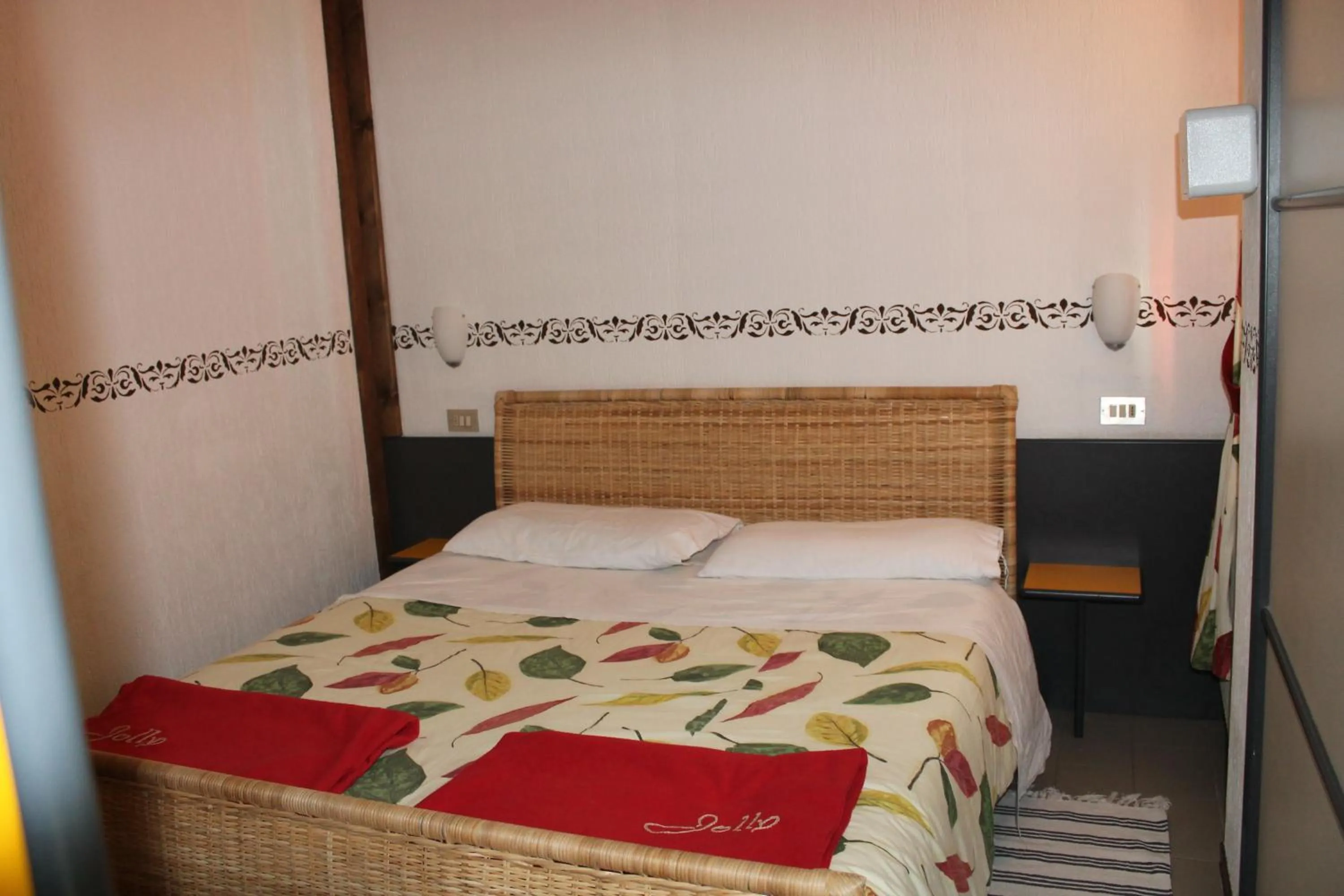 Bedroom, Bed in Jolly Residence