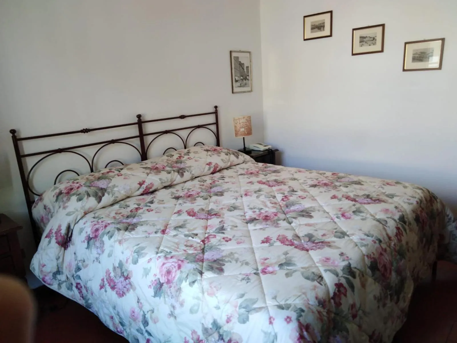 Bed in Albergo Giovanni Da Verrazzano