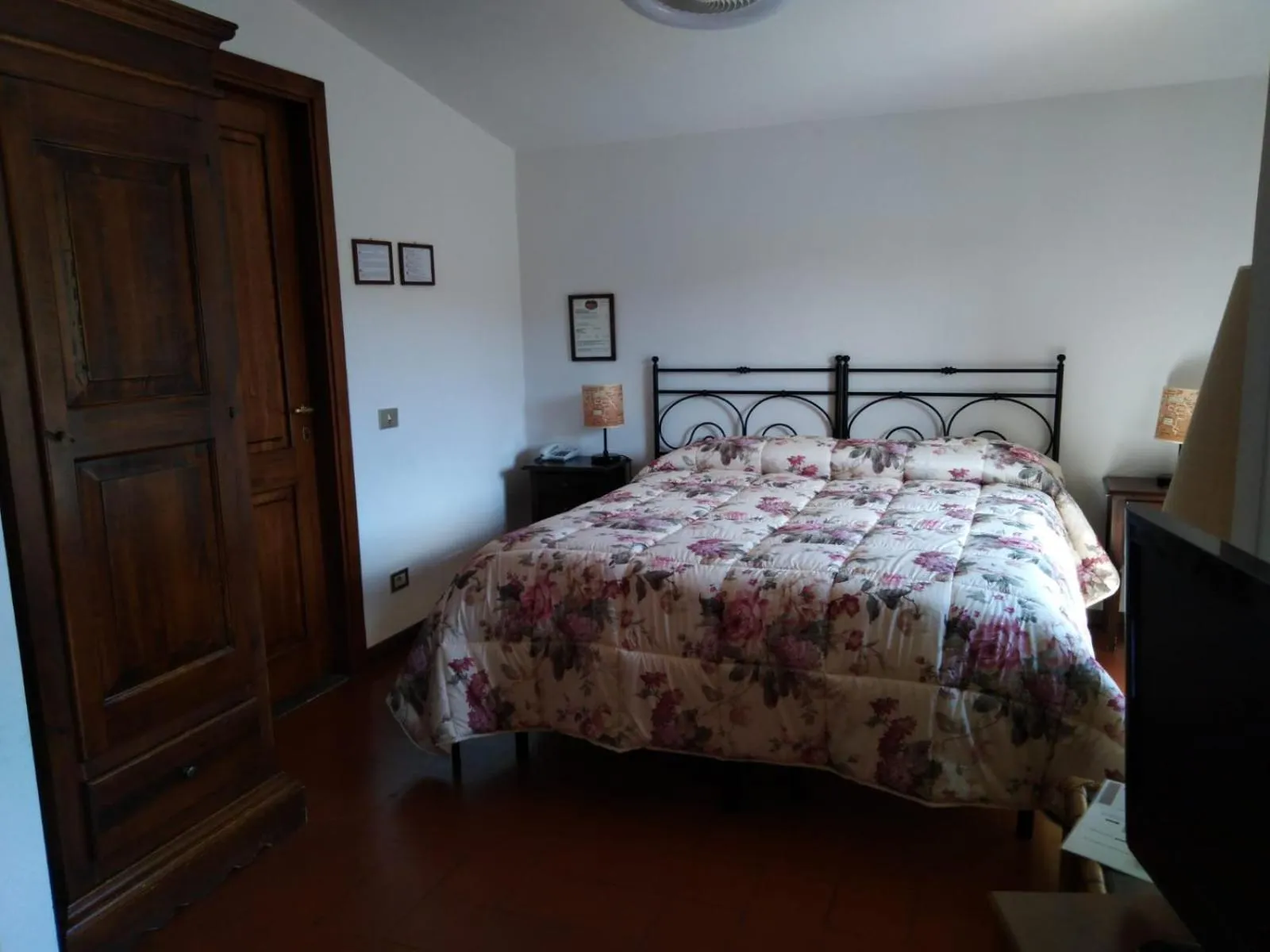 Bed in Albergo Giovanni Da Verrazzano