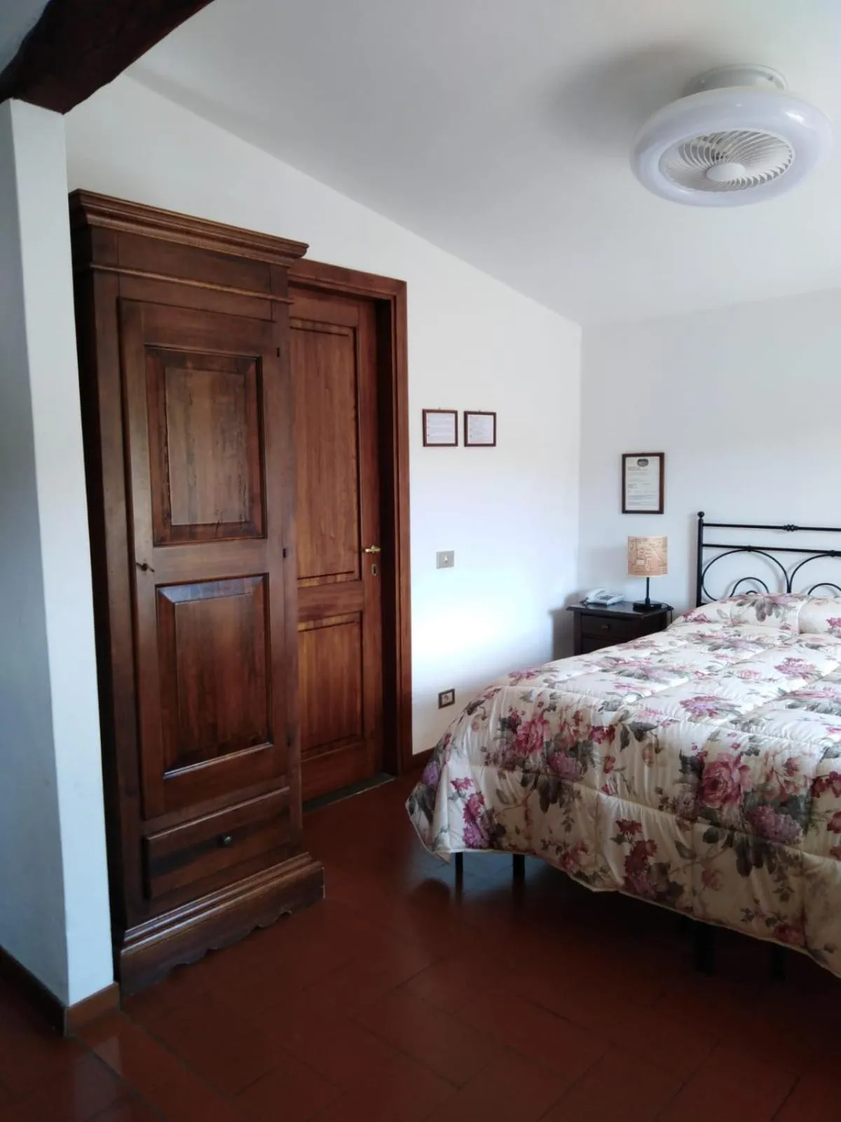 Bed in Albergo Giovanni Da Verrazzano