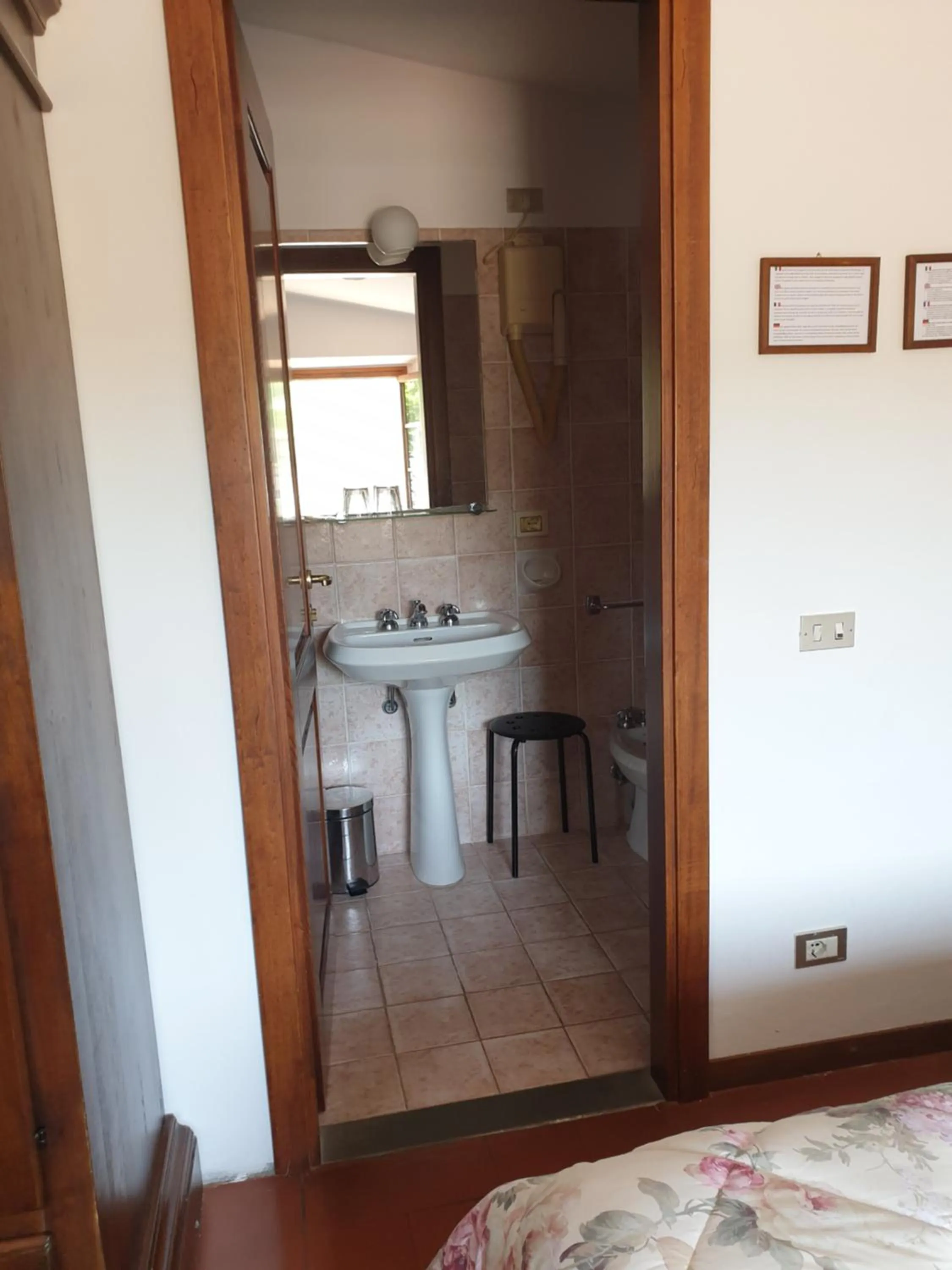 Bathroom in Albergo Giovanni Da Verrazzano