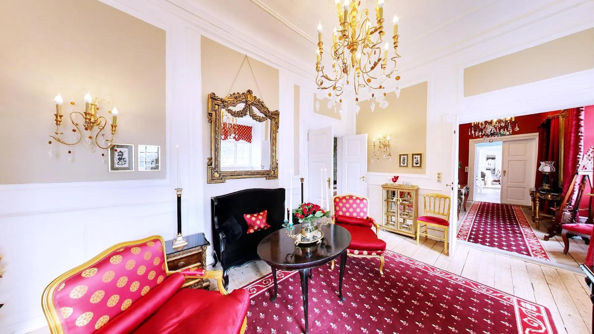 Communal lounge/ TV room, Bed in Vraa Slotshotel