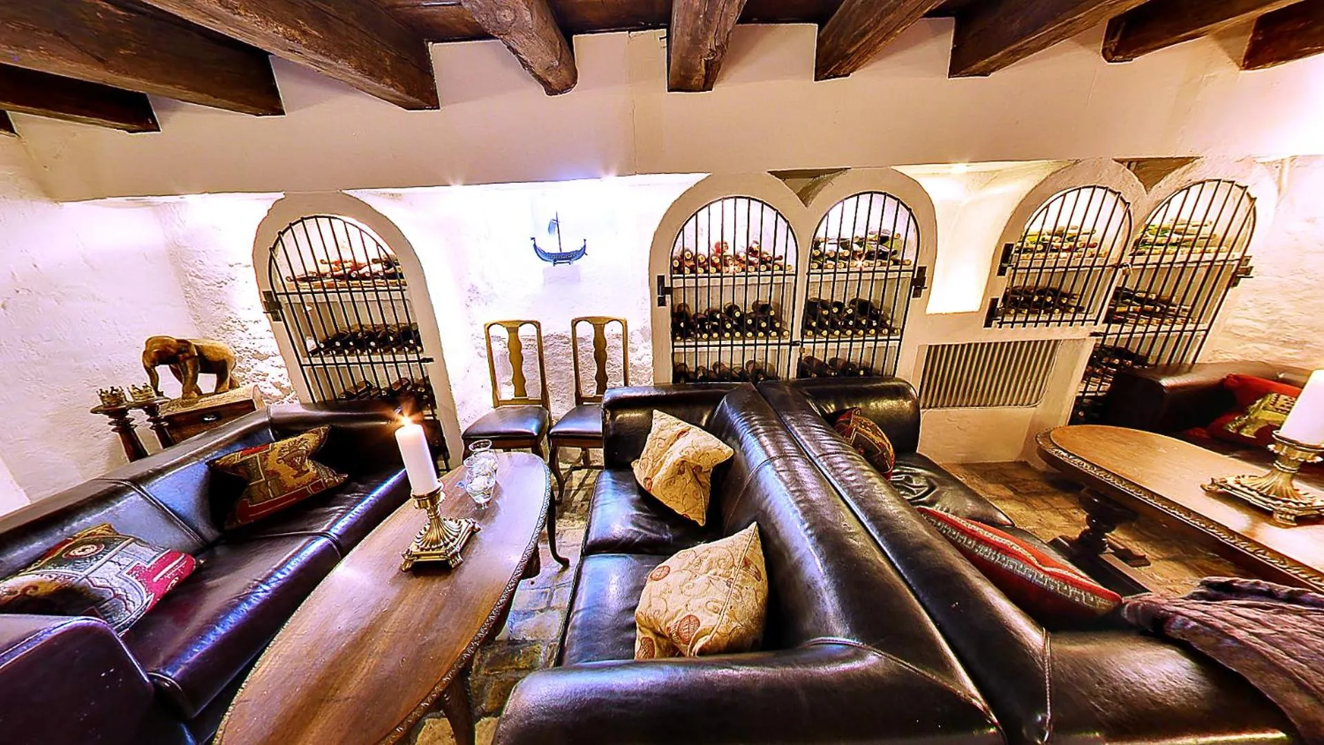 Lounge or bar in Vraa Slotshotel