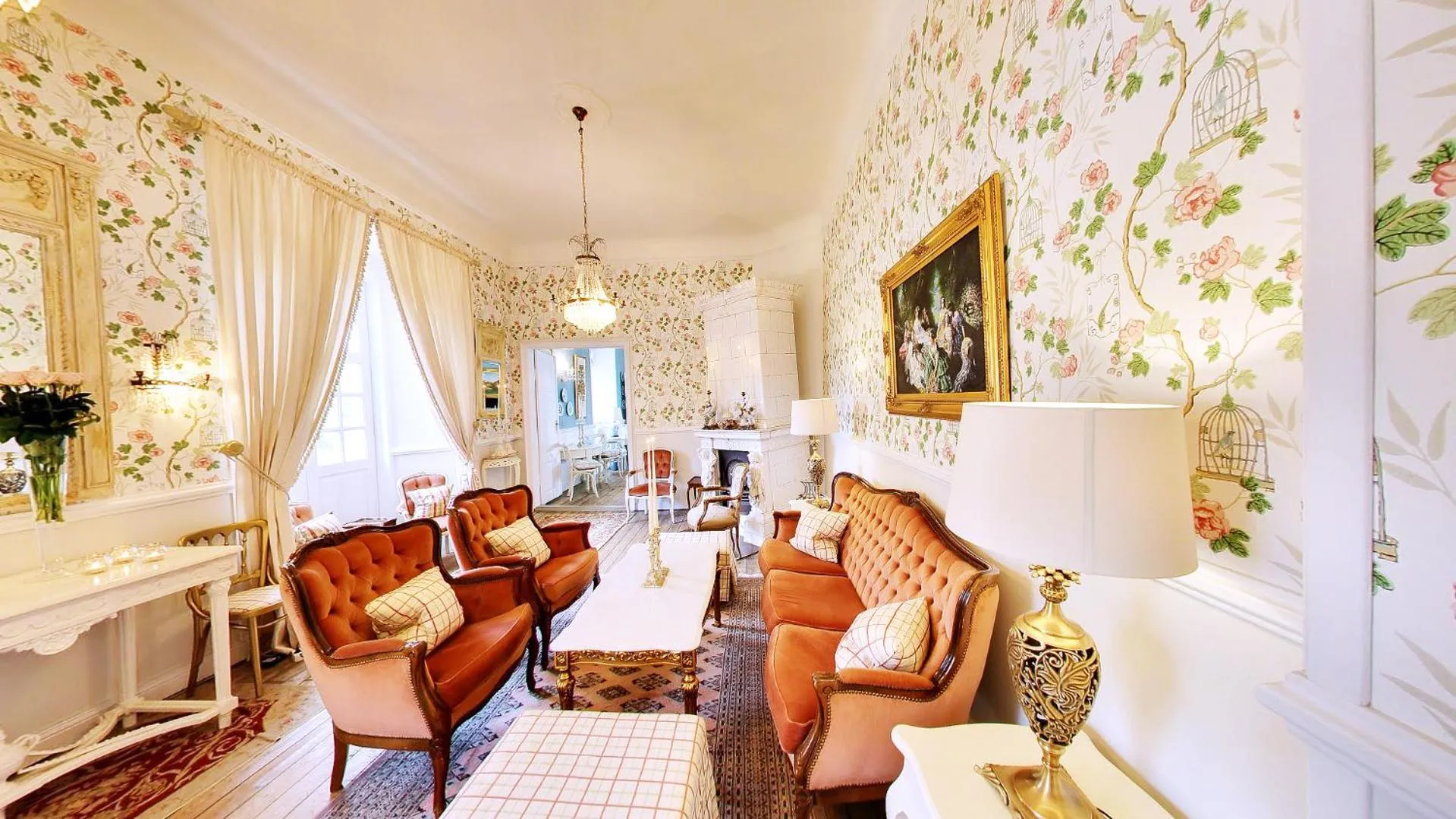 Communal lounge/ TV room in Vraa Slotshotel