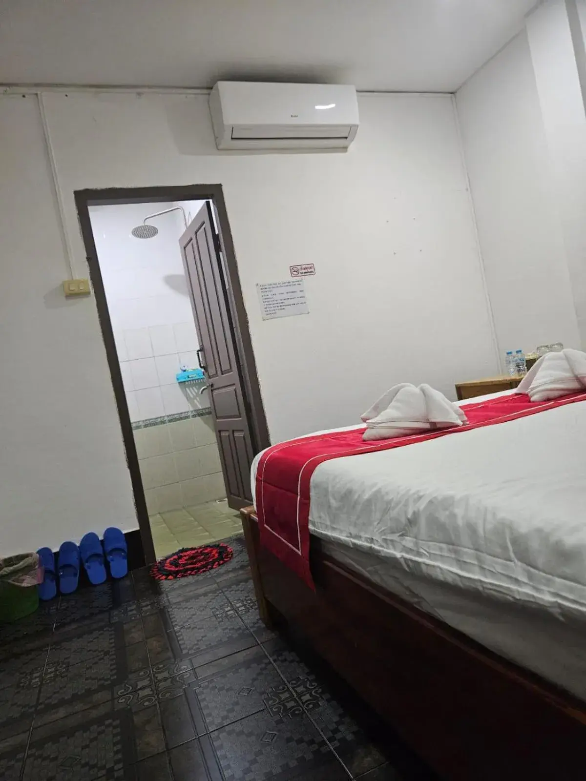 Double Room with Private Bathroom in Chitlatda Bila House Double Room with Private Bathroom in Chitlatda Bila House