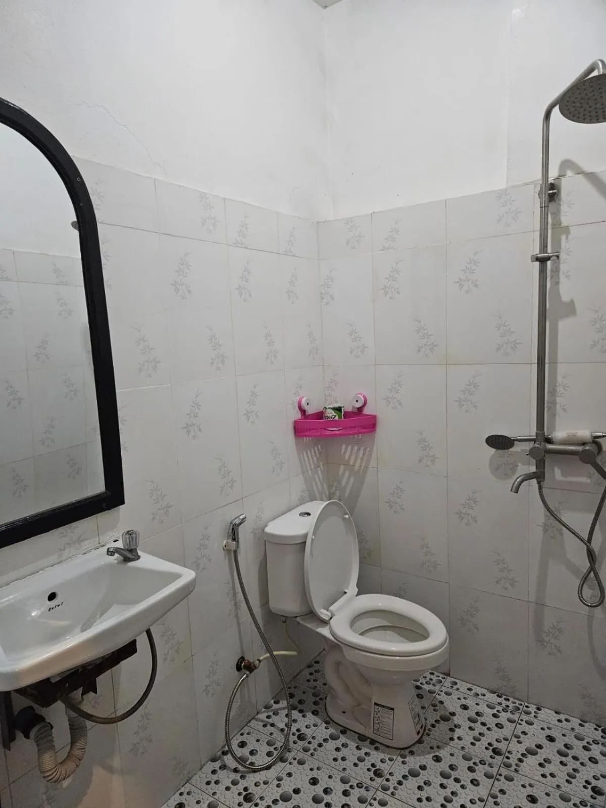 Shower in Chitlatda Bila House