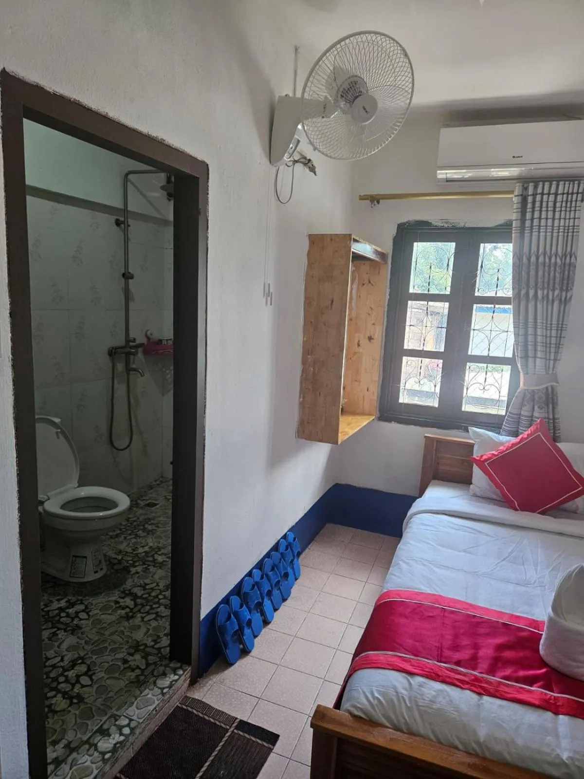 Shower, Bed in Chitlatda Bila House