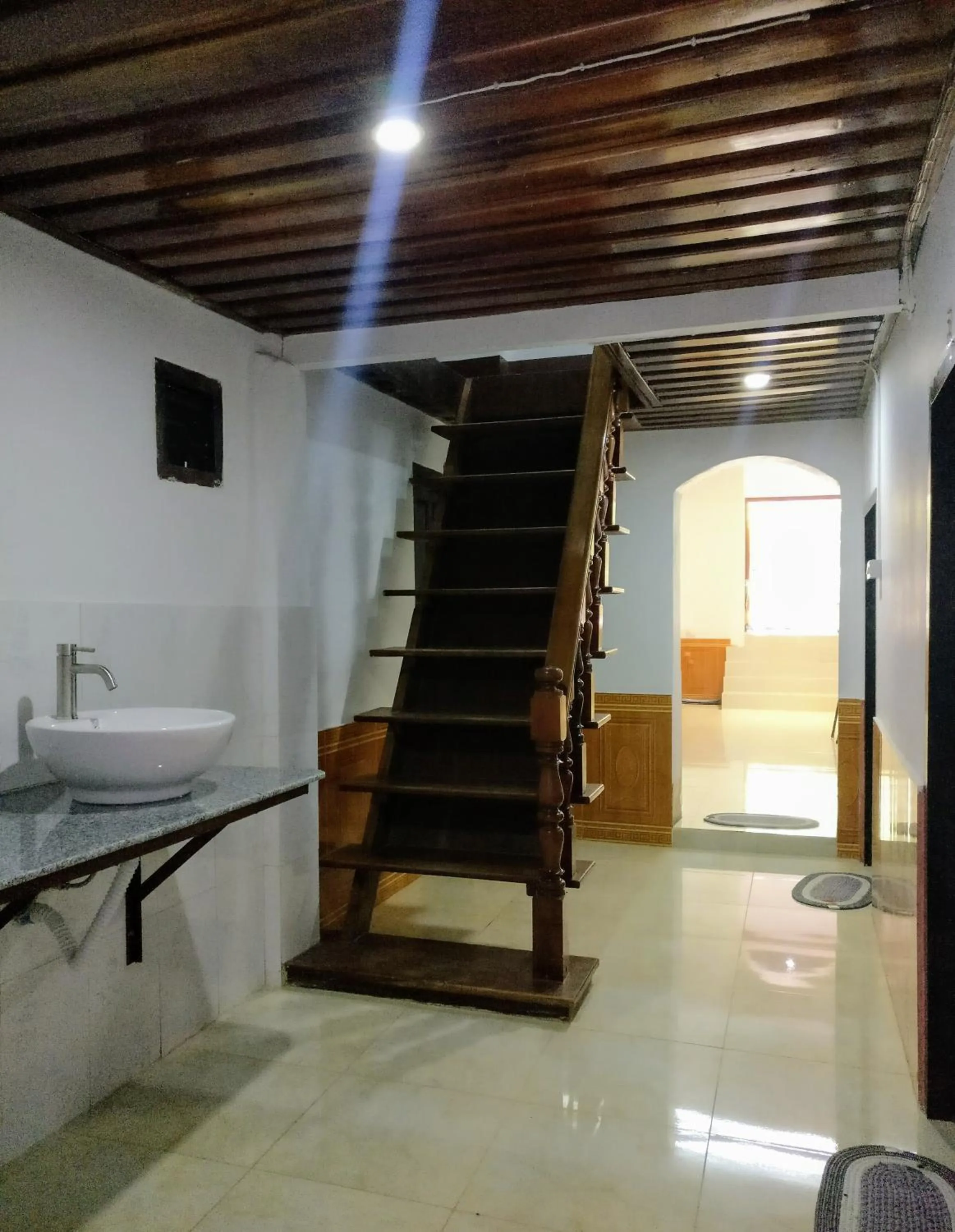 Property building in Chitlatda Bila House