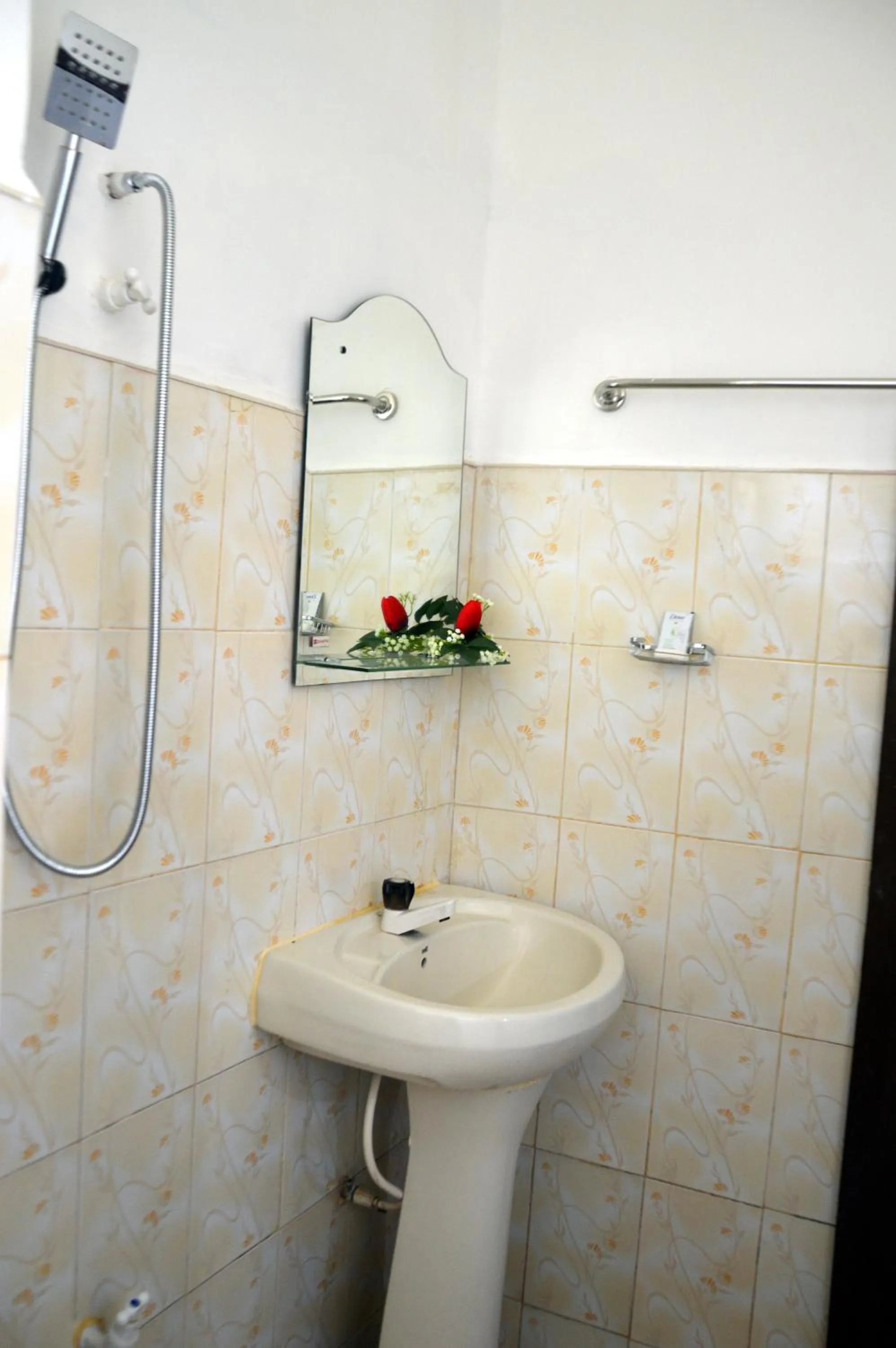 Bathroom in Cinnamon Airport Residencies