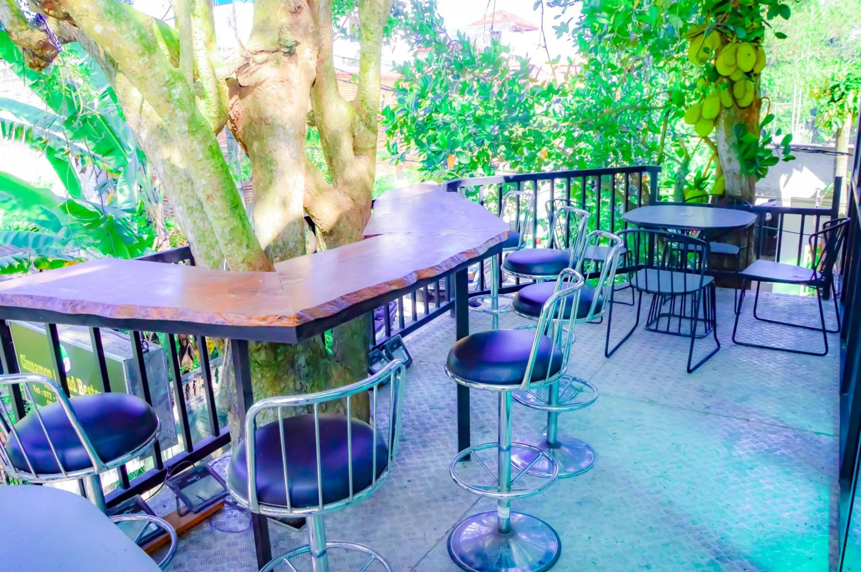 Lounge or bar in Cinnamon Airport Residencies