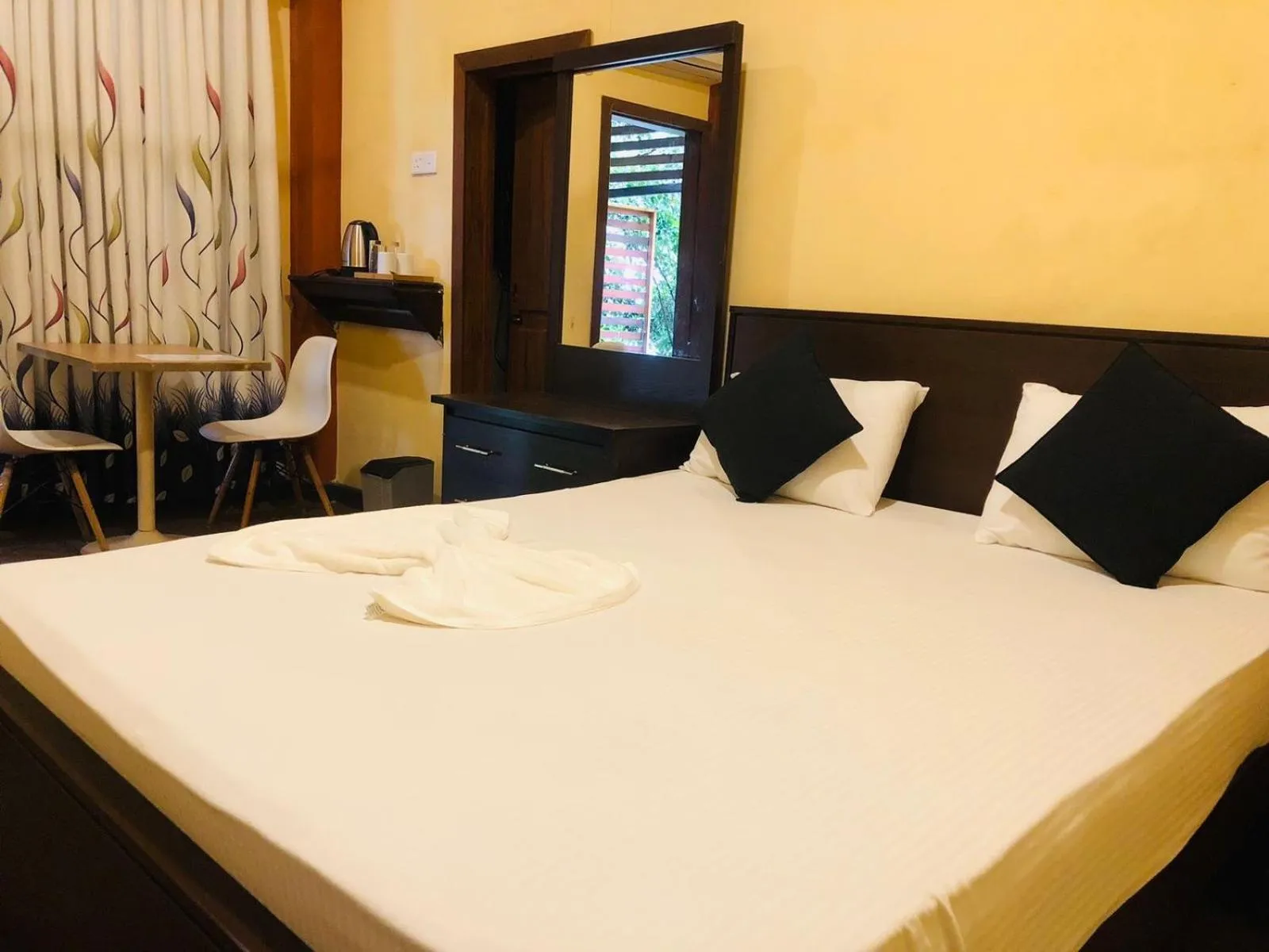 Bed in Cinnamon Airport Residencies