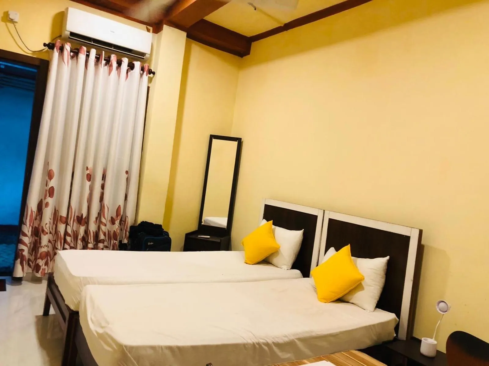 Bed in Cinnamon Airport Residencies