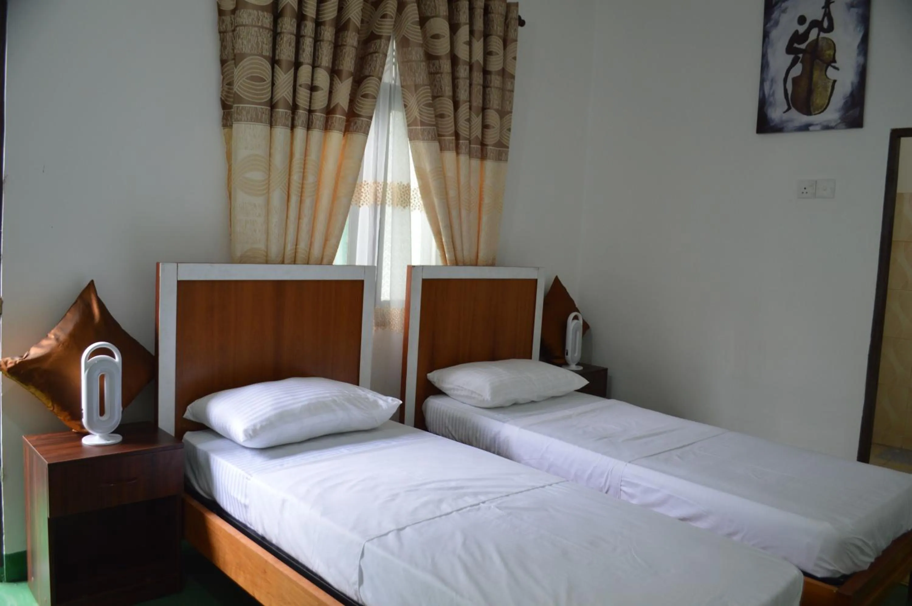 Photo of the whole room, Bed in Cinnamon Airport Residencies