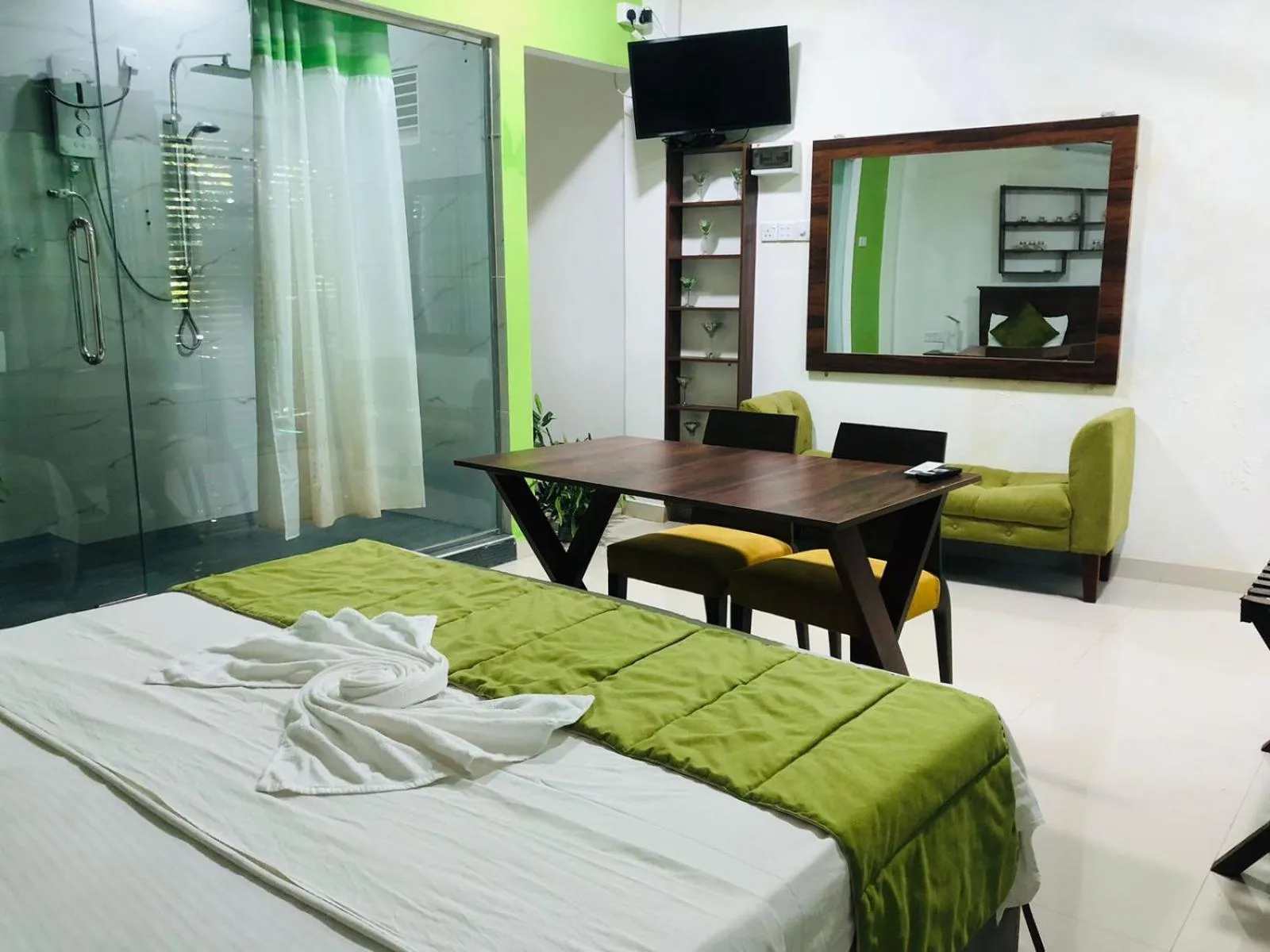 Bed in Cinnamon Airport Residencies