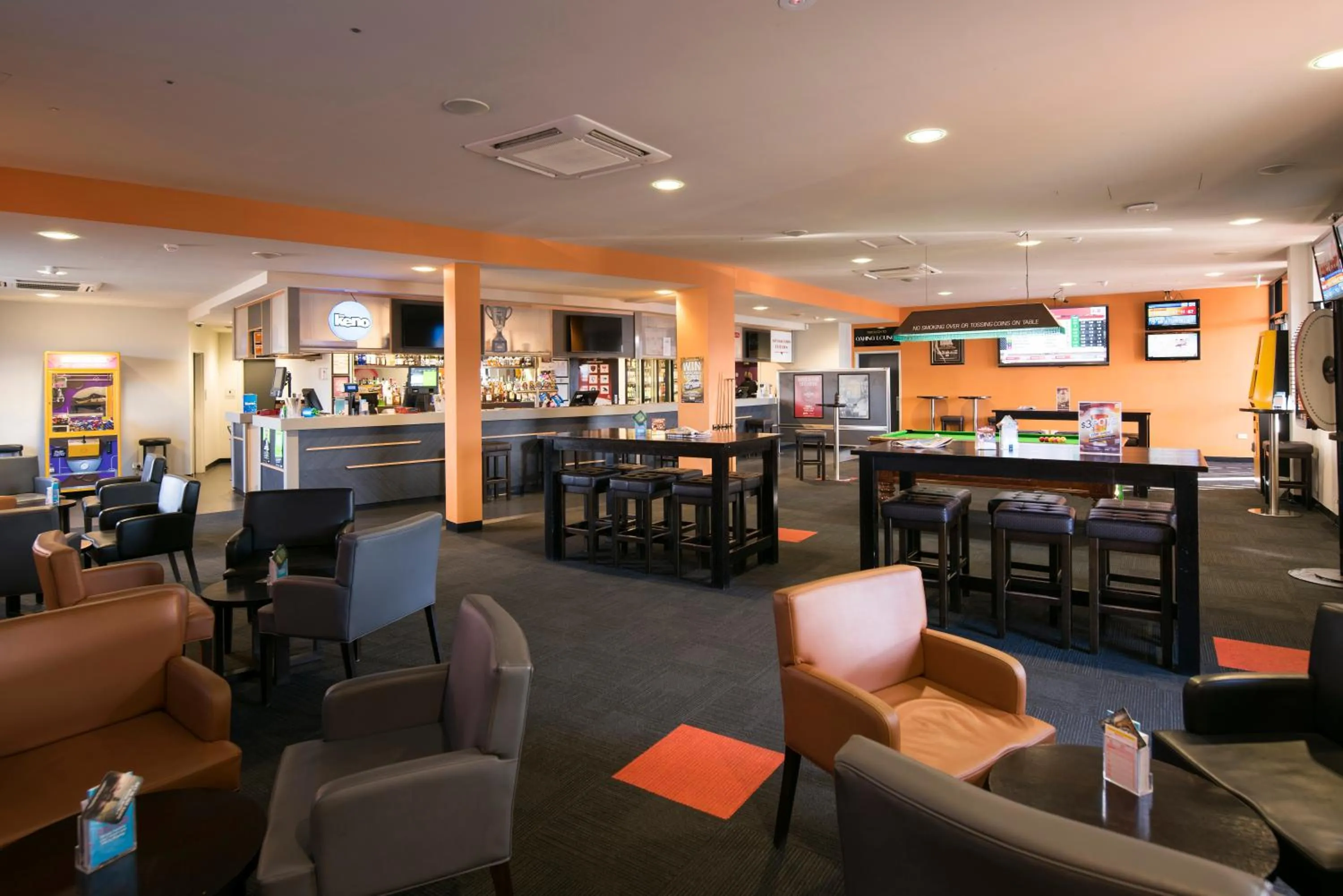 Drinks in Mowbray Hotel