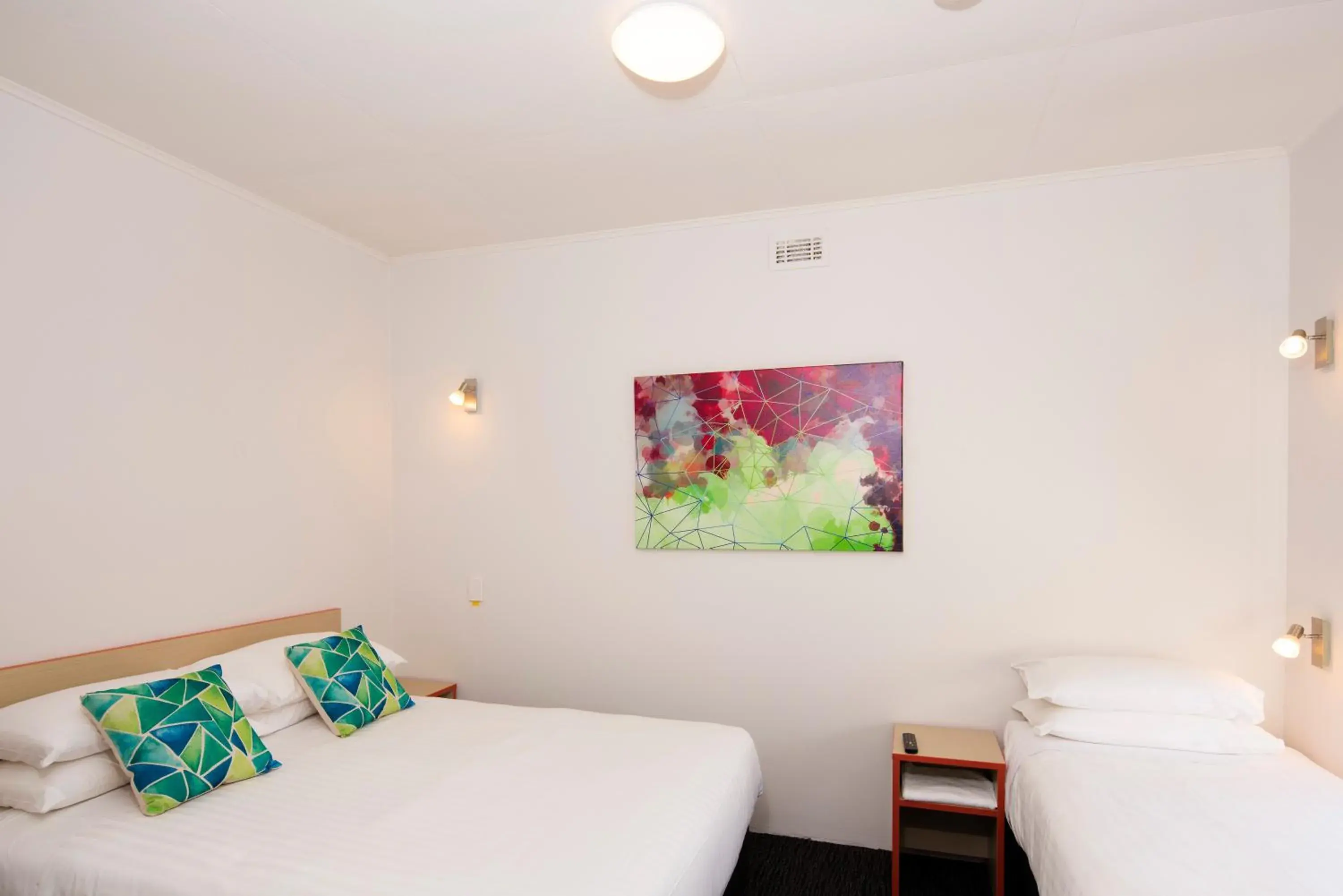 Family Room with Shared Bathroom and Free Welcome Drink For Two Guests in Mowbray Hotel Family Room with Shared Bathroom and Free Welcome Drink For Two Guests in Mowbray Hotel