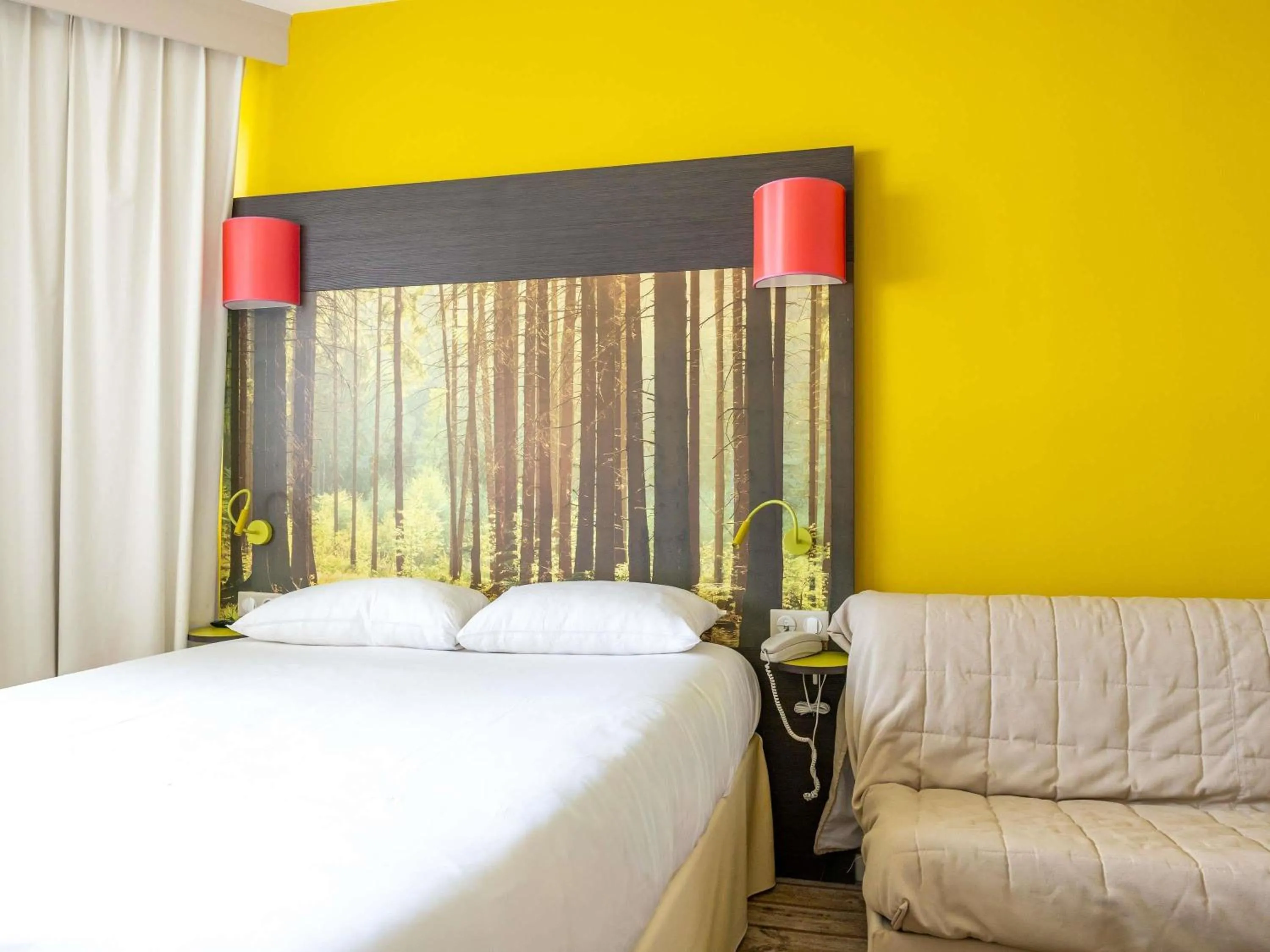 Bedroom, Bed in ibis styles Dax Centre