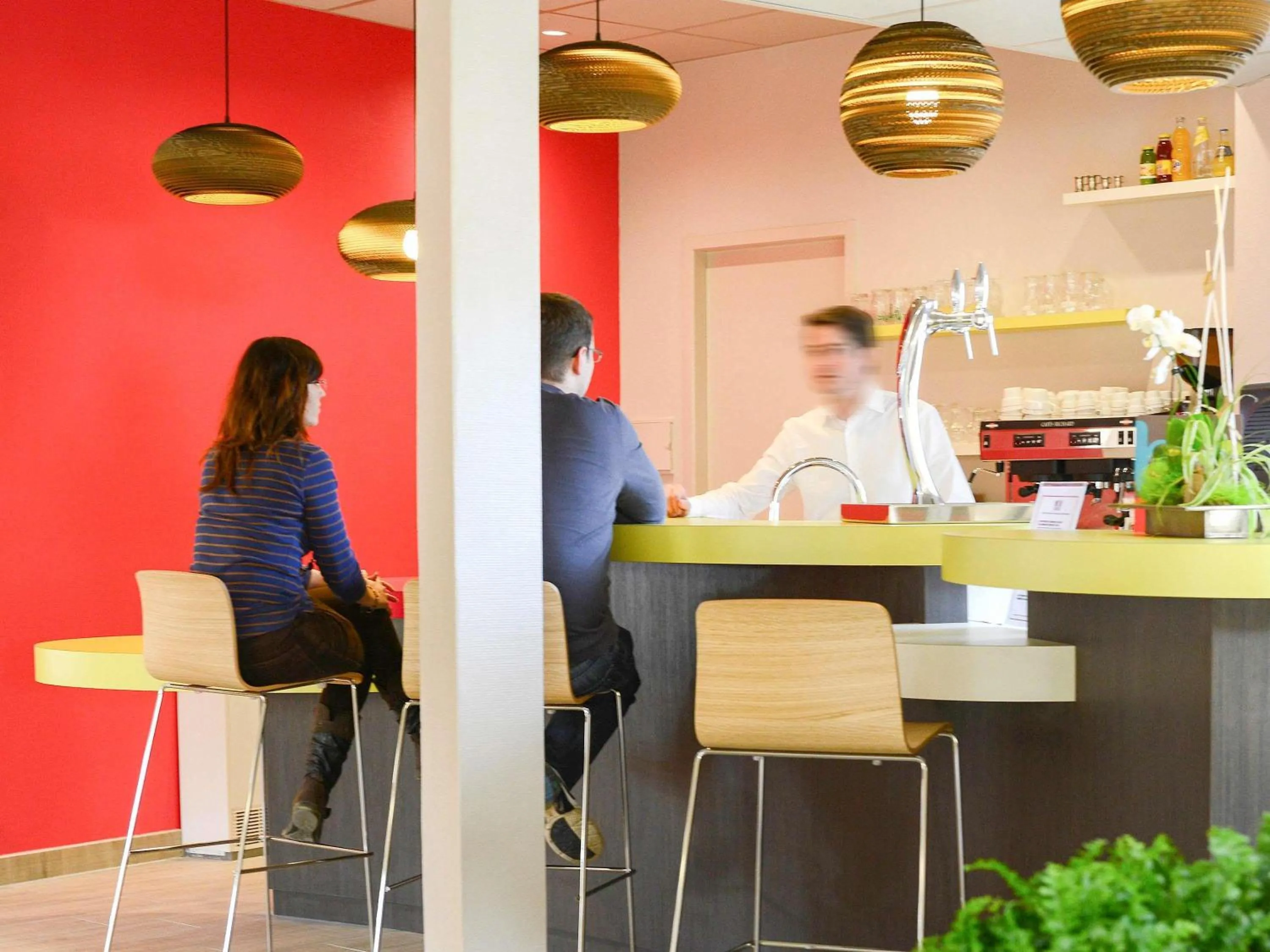 Lounge or bar in ibis styles Dax Centre