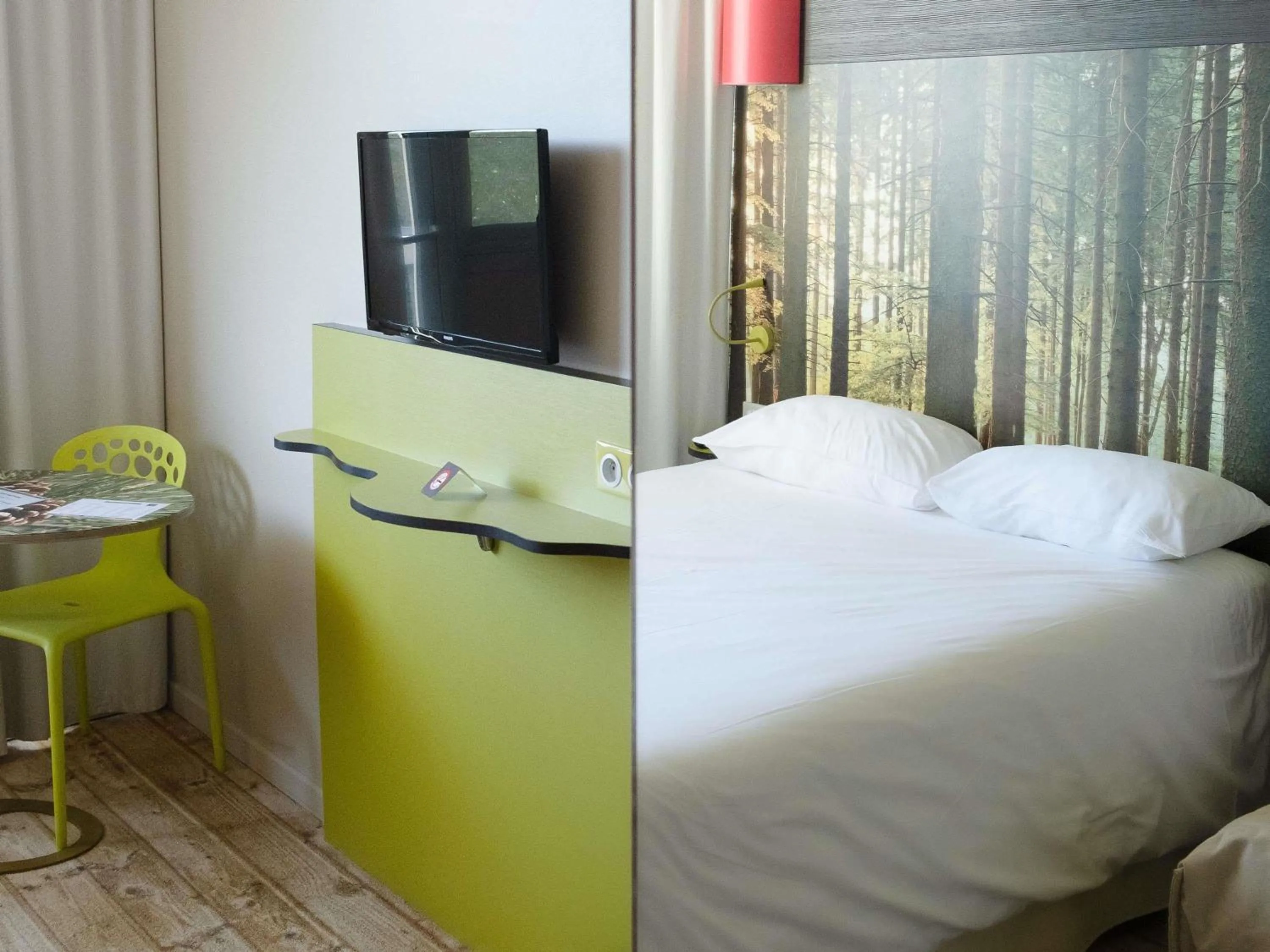 Bedroom, Bed in ibis styles Dax Centre