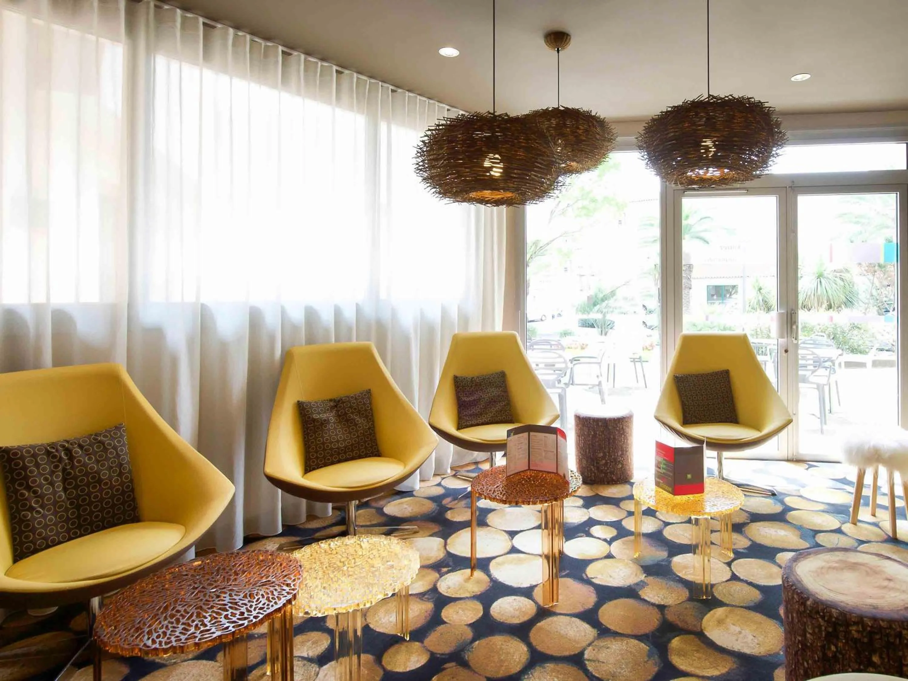 Lounge or bar in ibis styles Dax Centre