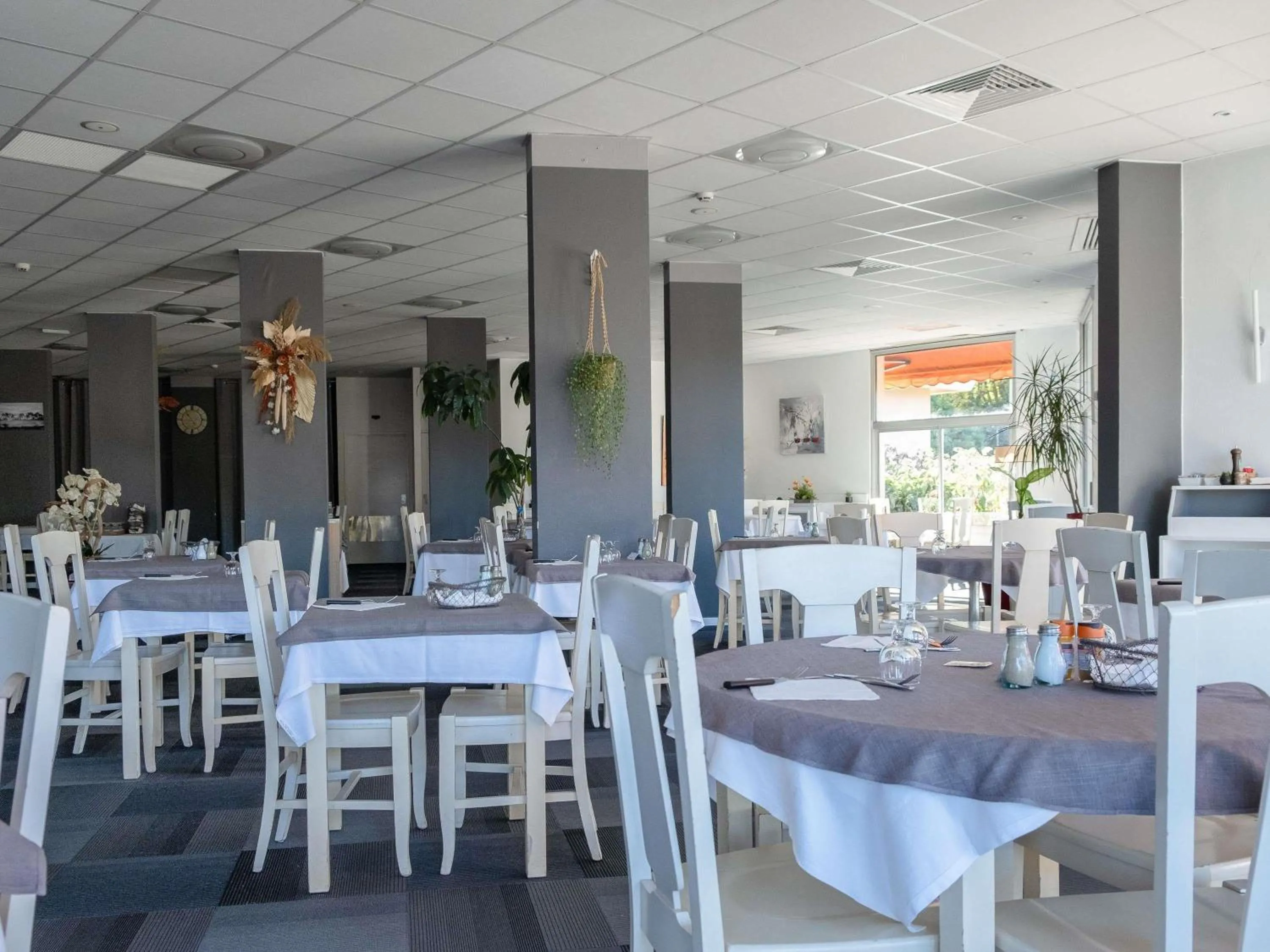 Restaurant/places to eat in ibis styles Dax Centre