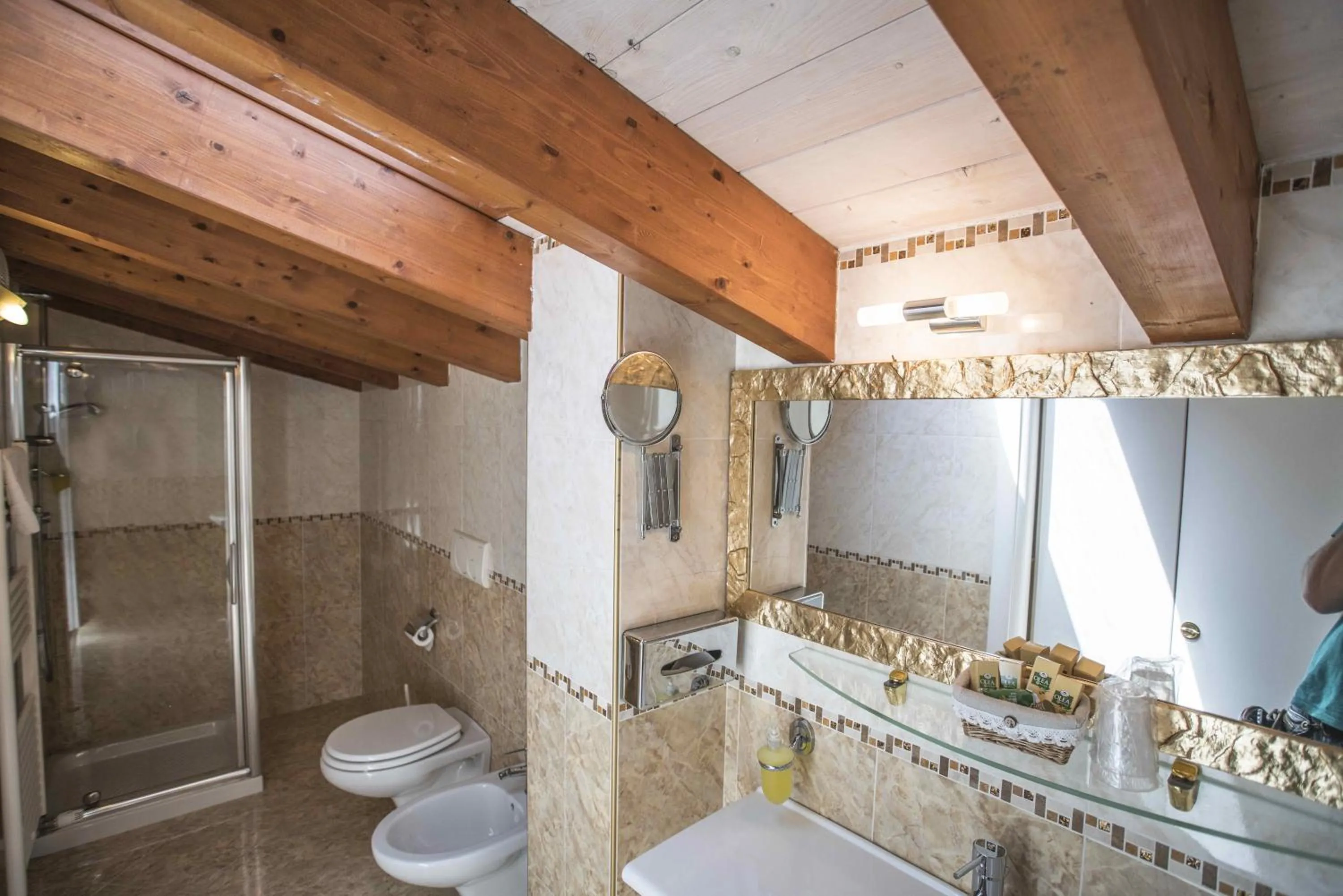 Bathroom in Borgo dei Poeti Romantik Hotel