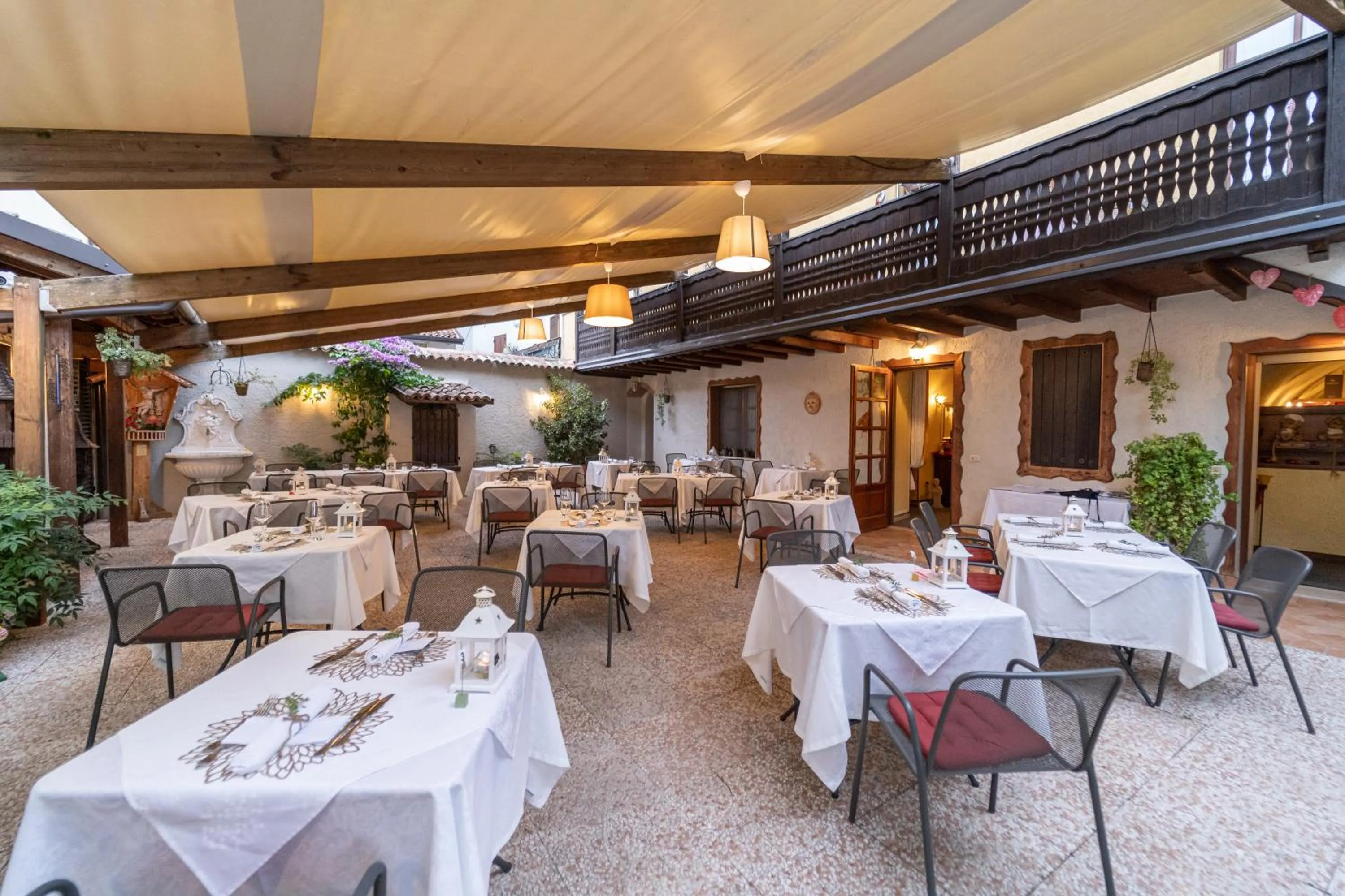 Restaurant/places to eat in Borgo dei Poeti Romantik Hotel