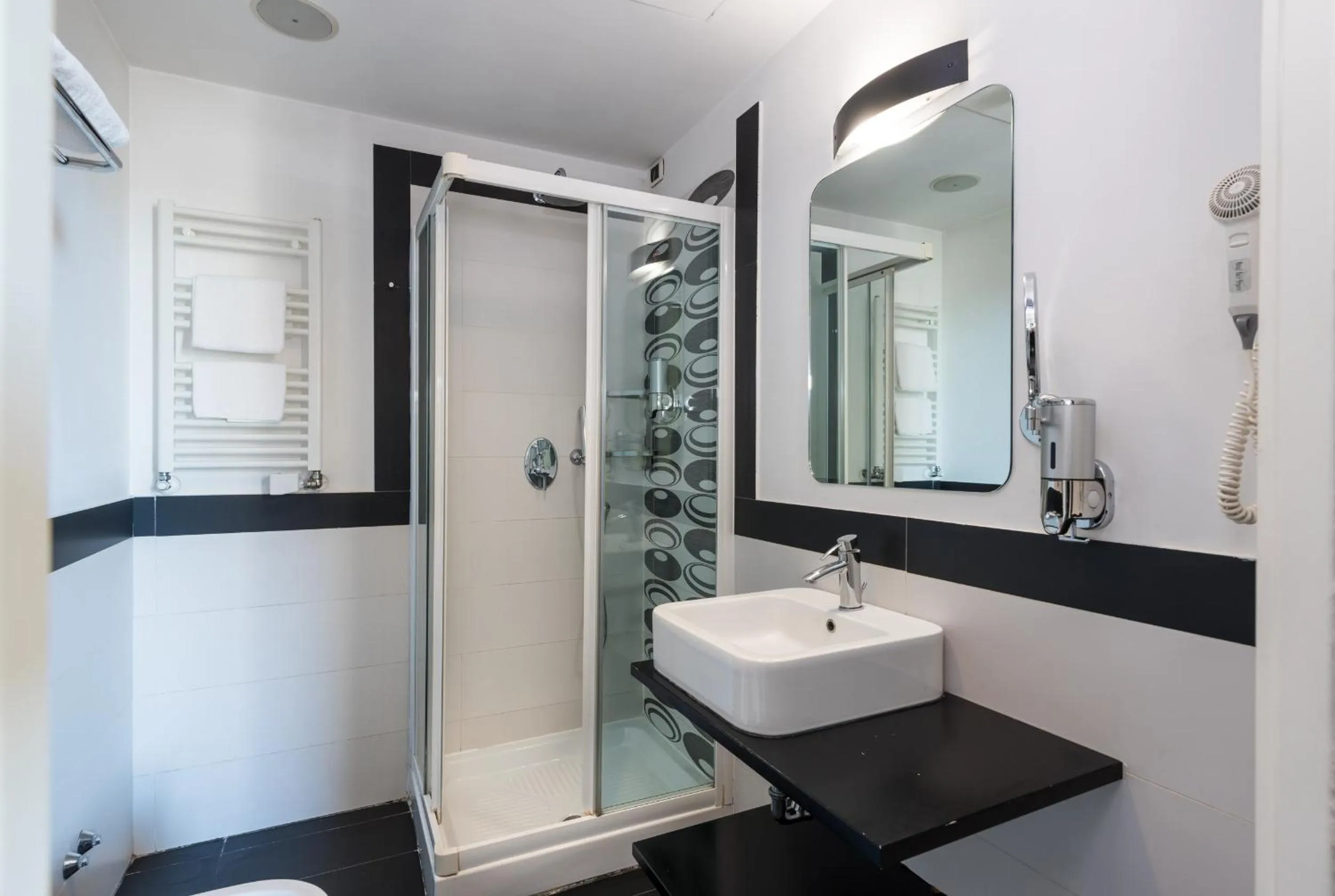 Shower in Noba Hotel e Residenze